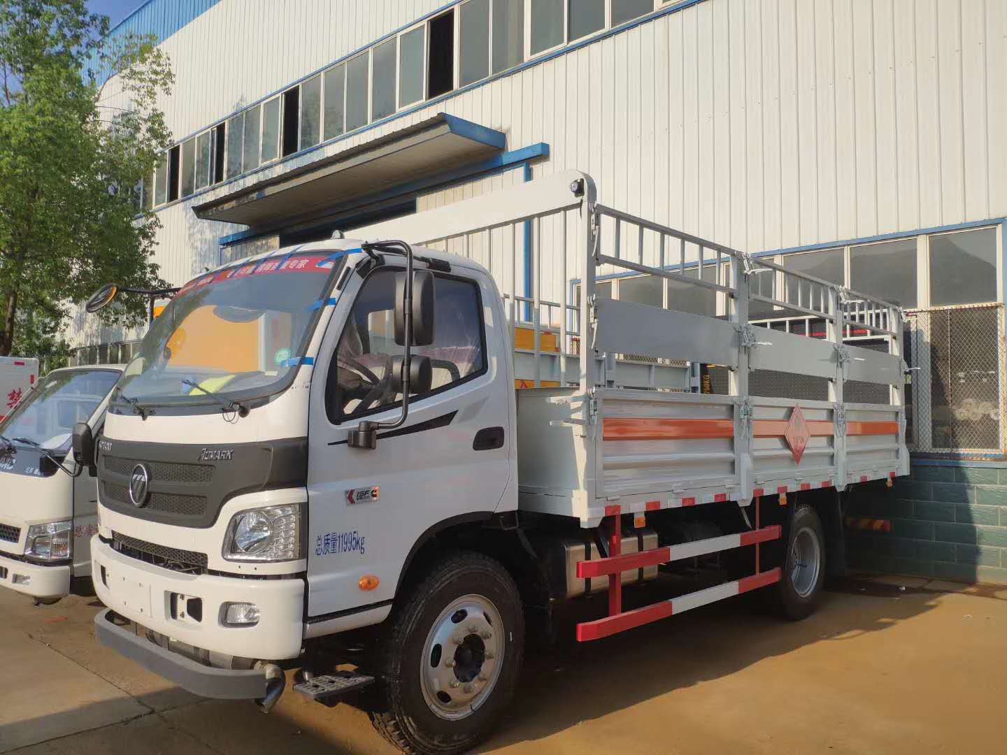 好車推薦——福田歐馬可5.1米7.29噸氣瓶車