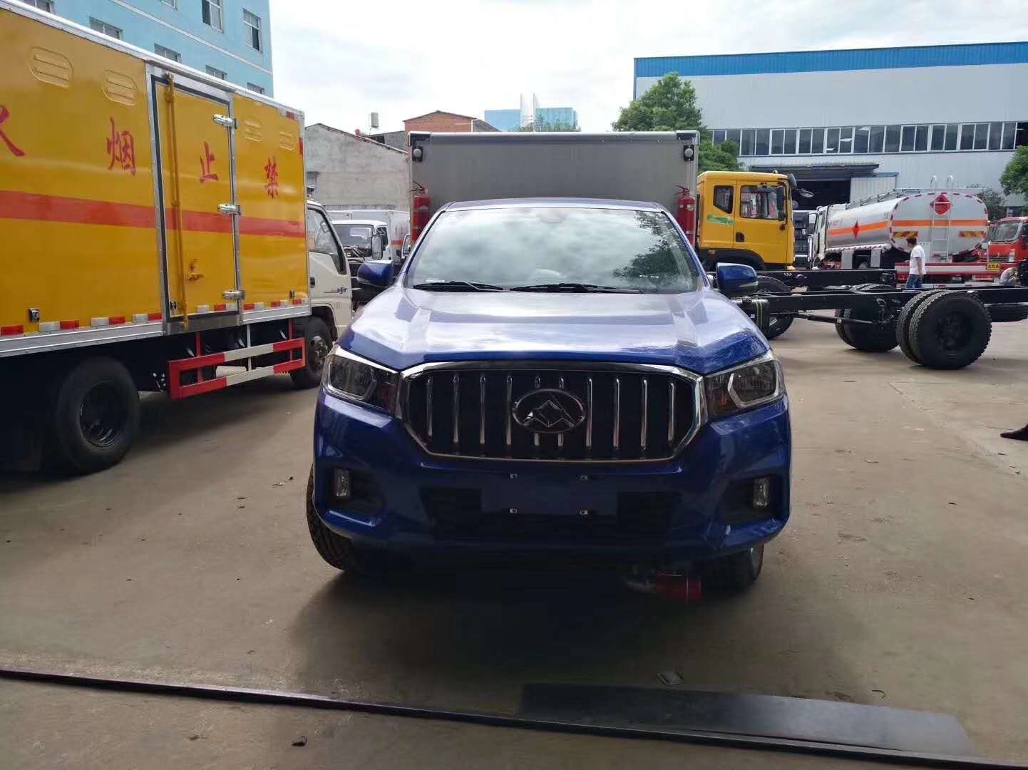 新疆張總訂購的自動擋爆破器材車發車