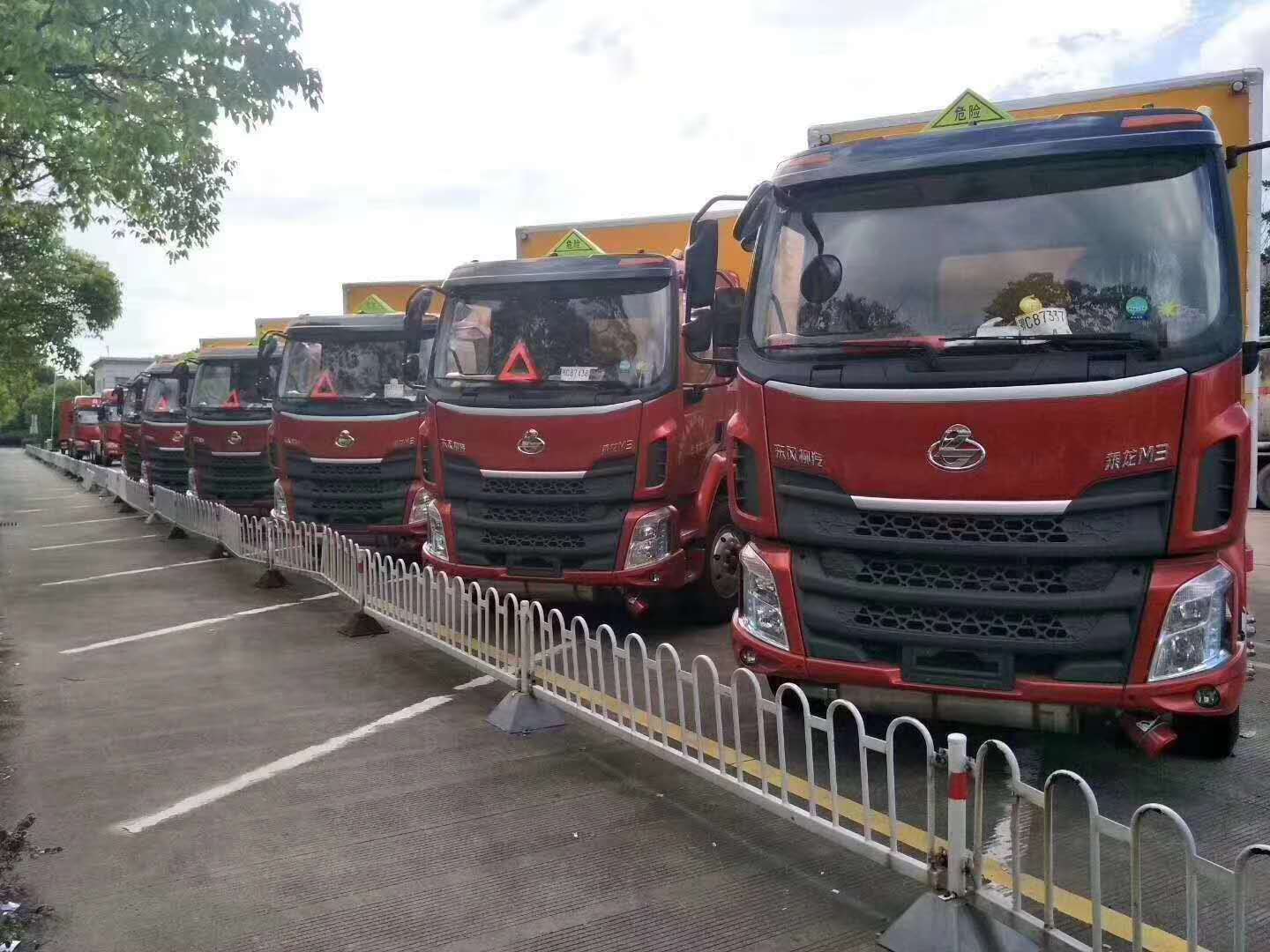 河北邢臺汪總訂購六臺柳汽乘龍防爆車發車