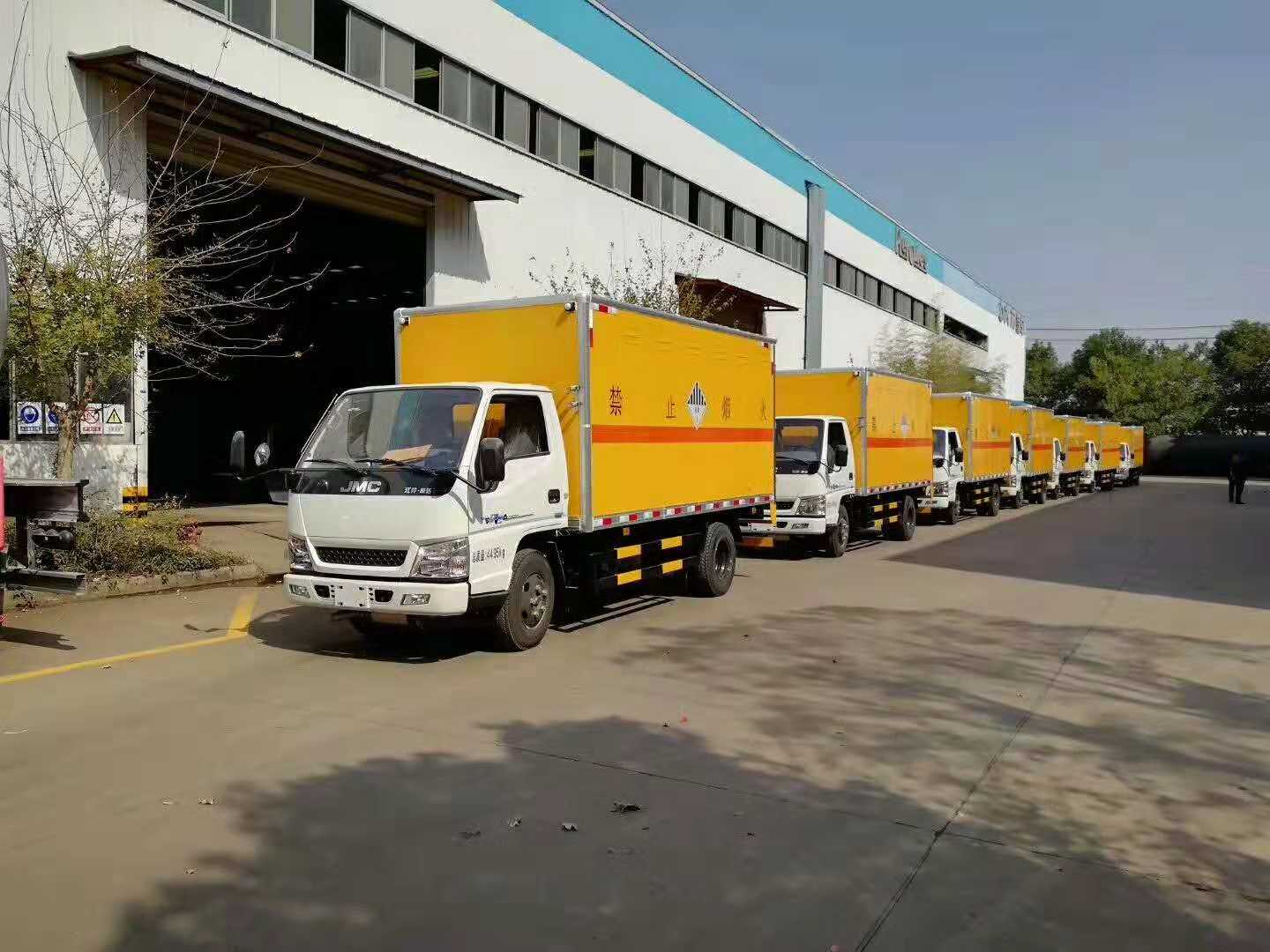 江蘇吳總訂購7臺江鈴雜項危貨車發車