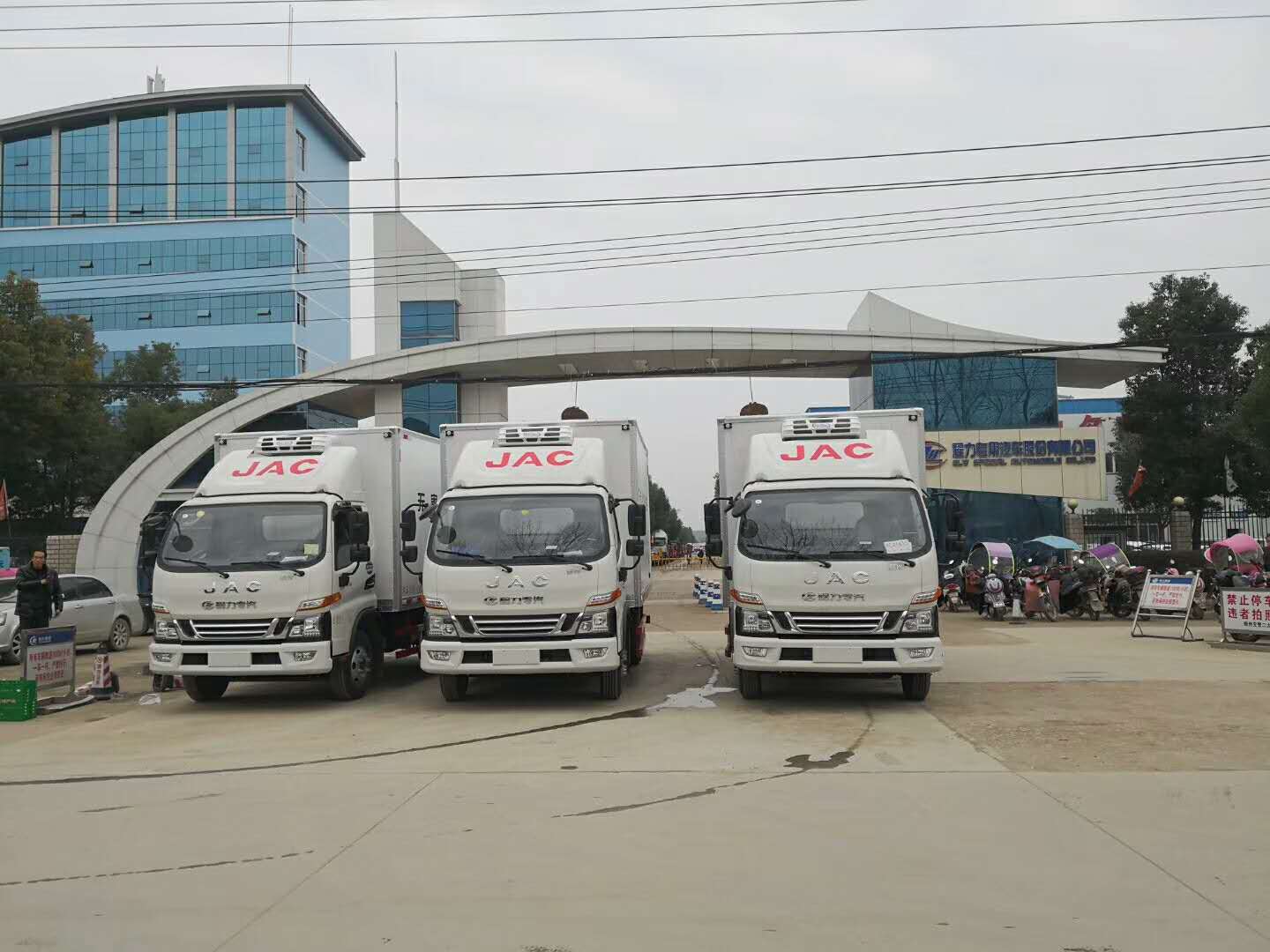 浙江袁總訂購的三臺江淮V6動物無害化處理車發車