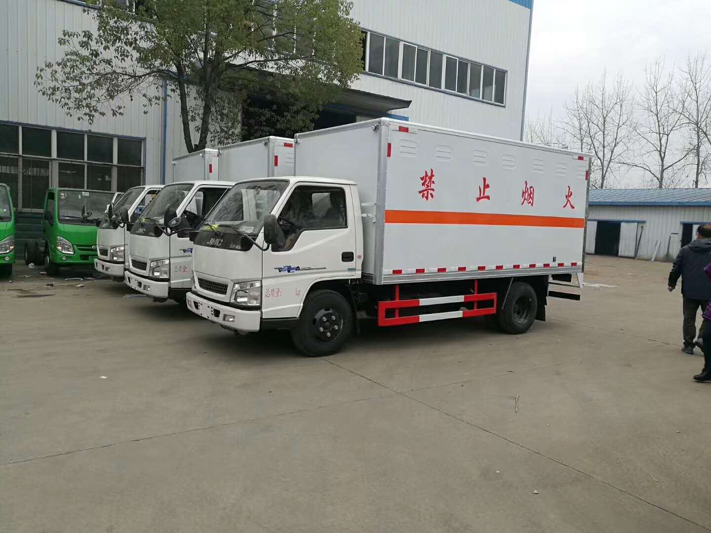 廣西丁總訂購三臺江鈴一類爆破器材運輸車發車