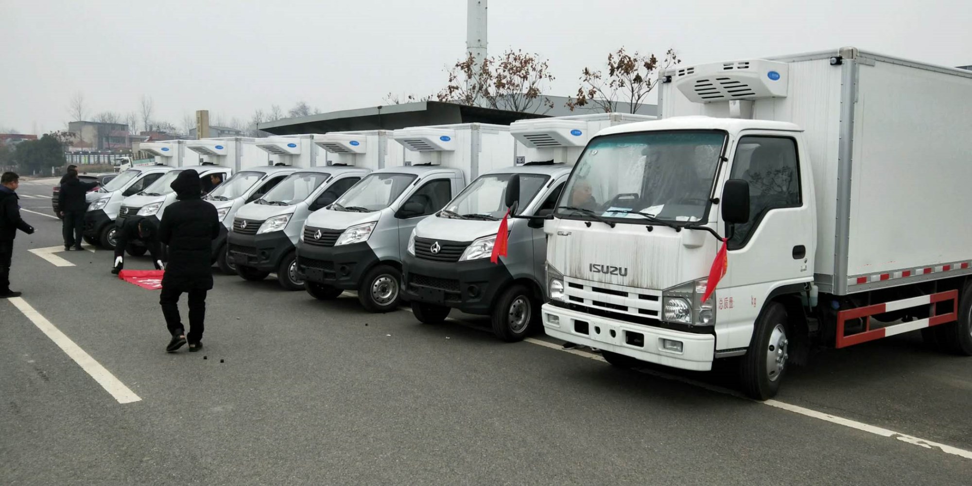 河南孫總訂購的7臺冷藏車順利交車