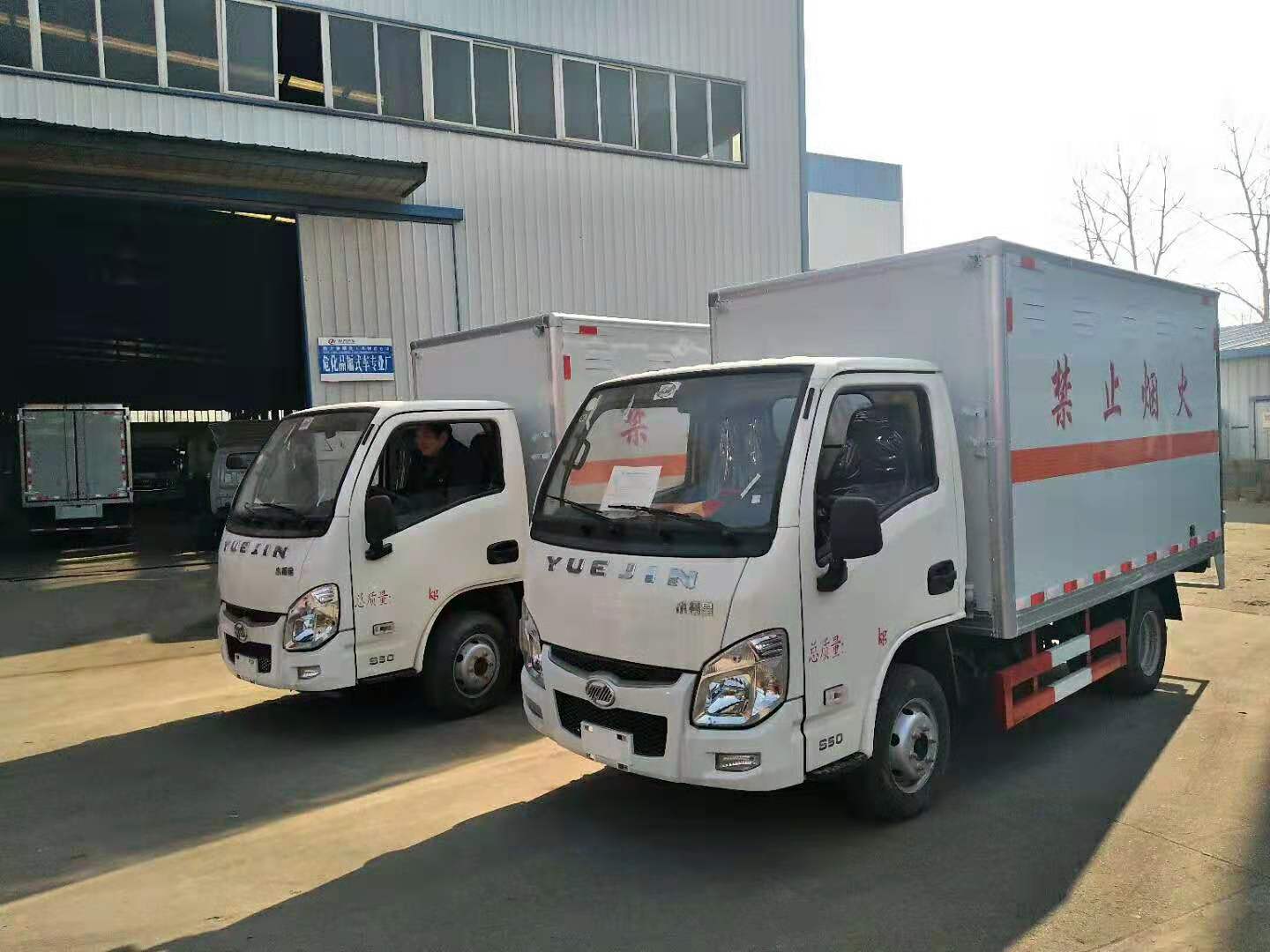 荊州徐總訂購兩臺躍進防爆車發(fā)車