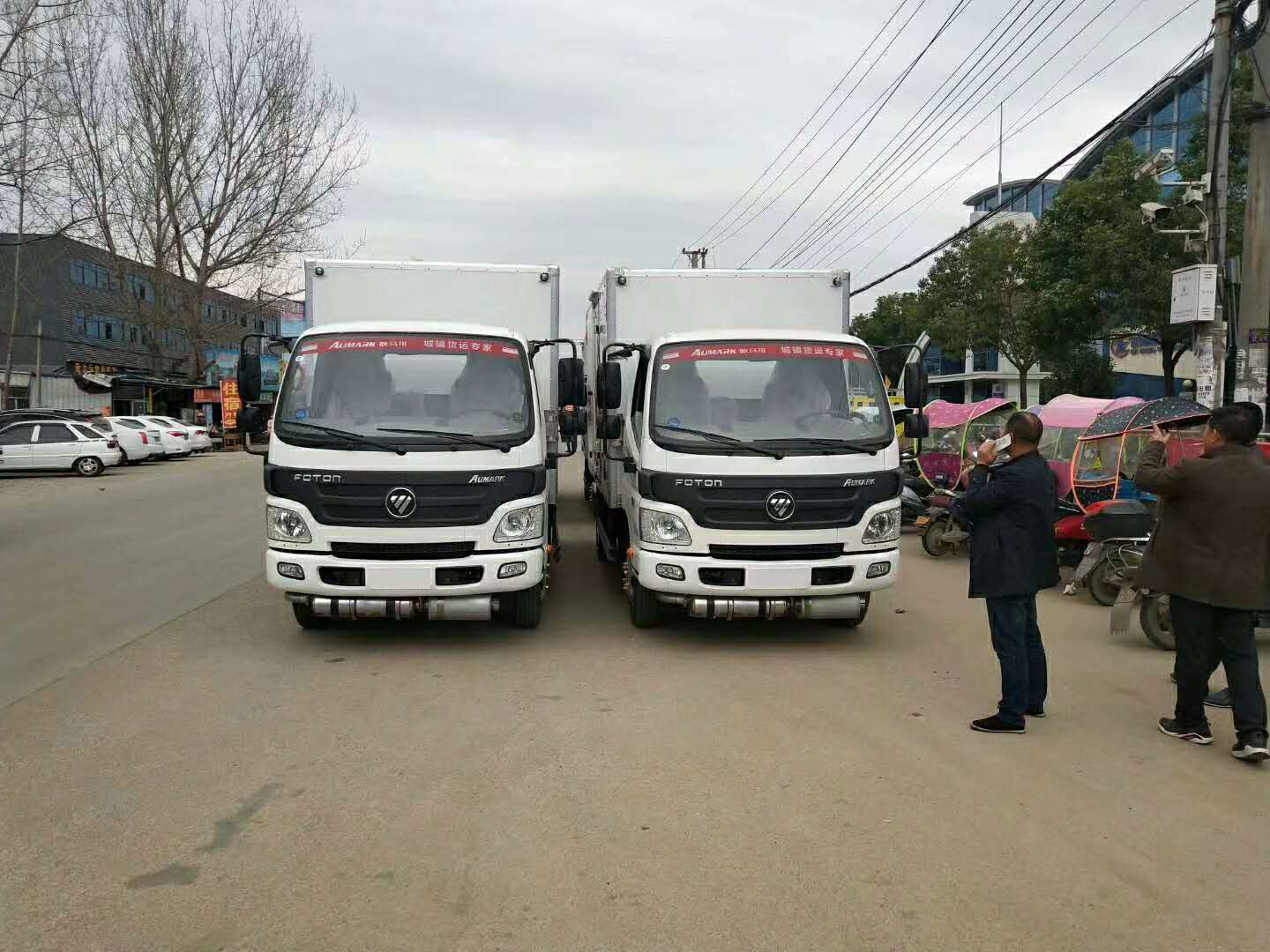 十堰李總自提四臺福田歐馬可易燃氣體廂式車