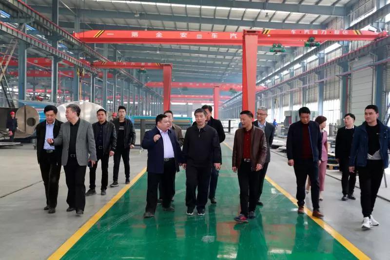 暖陽曈曈照云湖，貴客嘉賓程力來