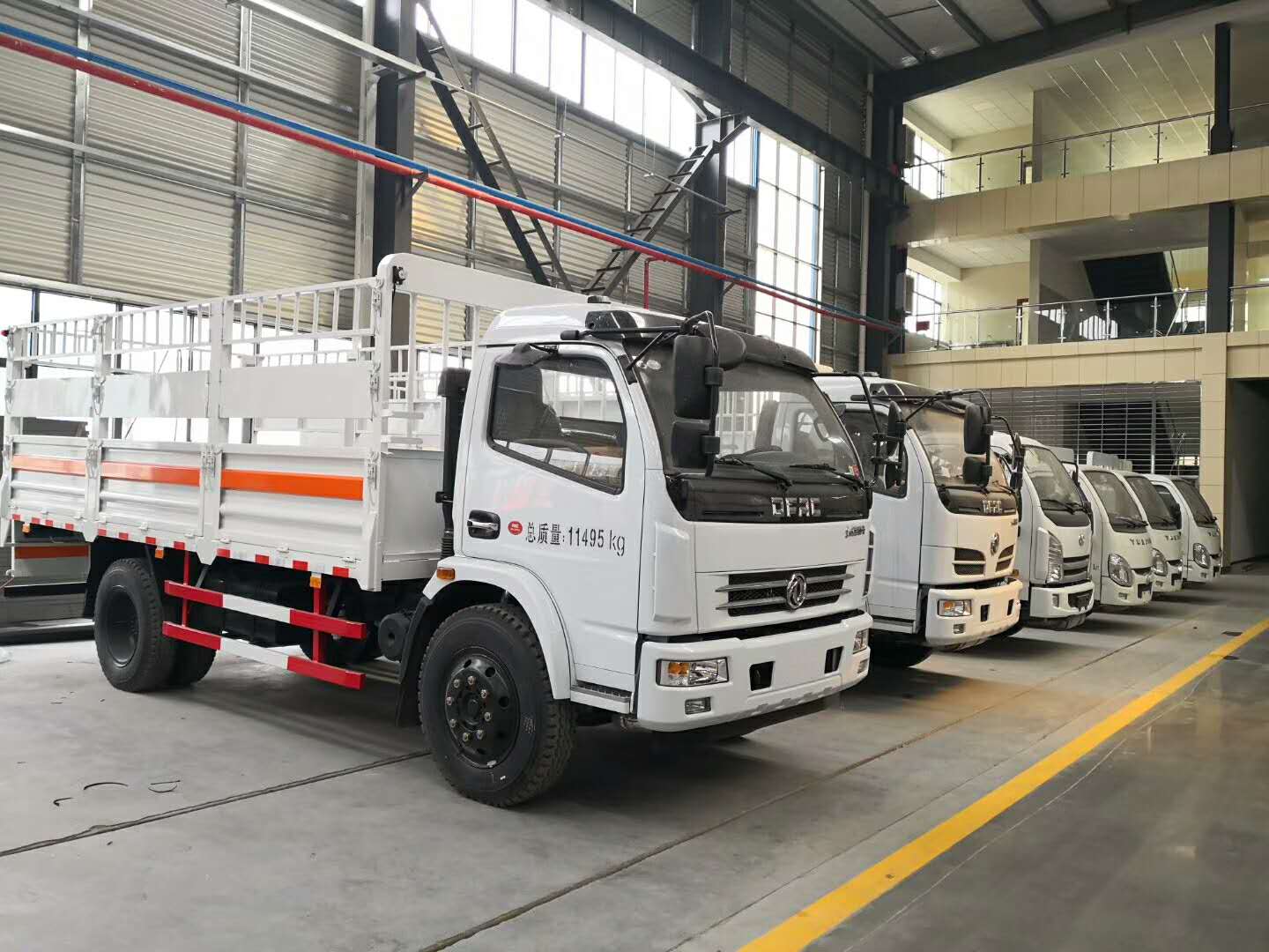 小長假程力專汽加班加點趕工生產中......