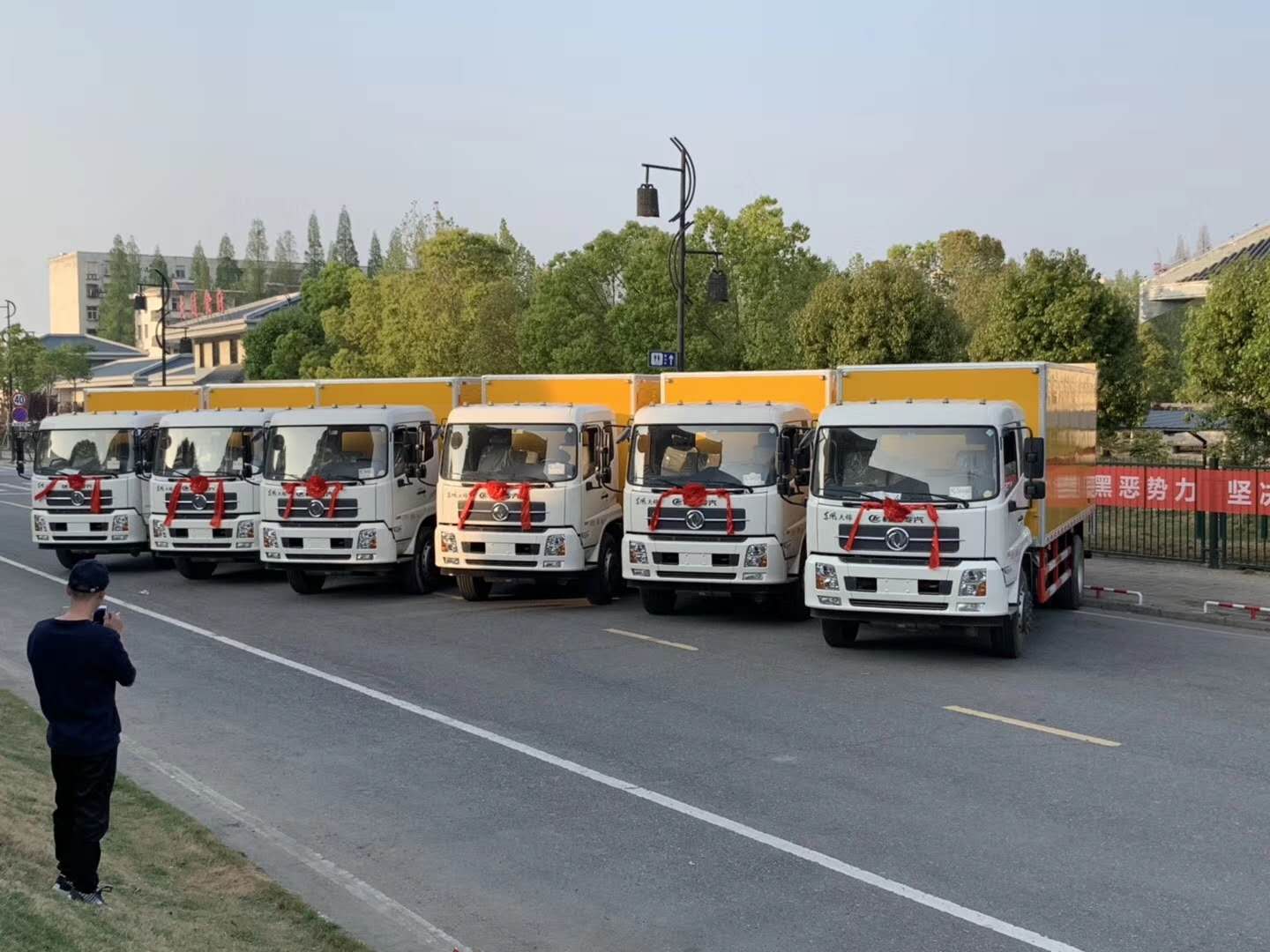 合肥丁總六臺東風天錦防爆車發車