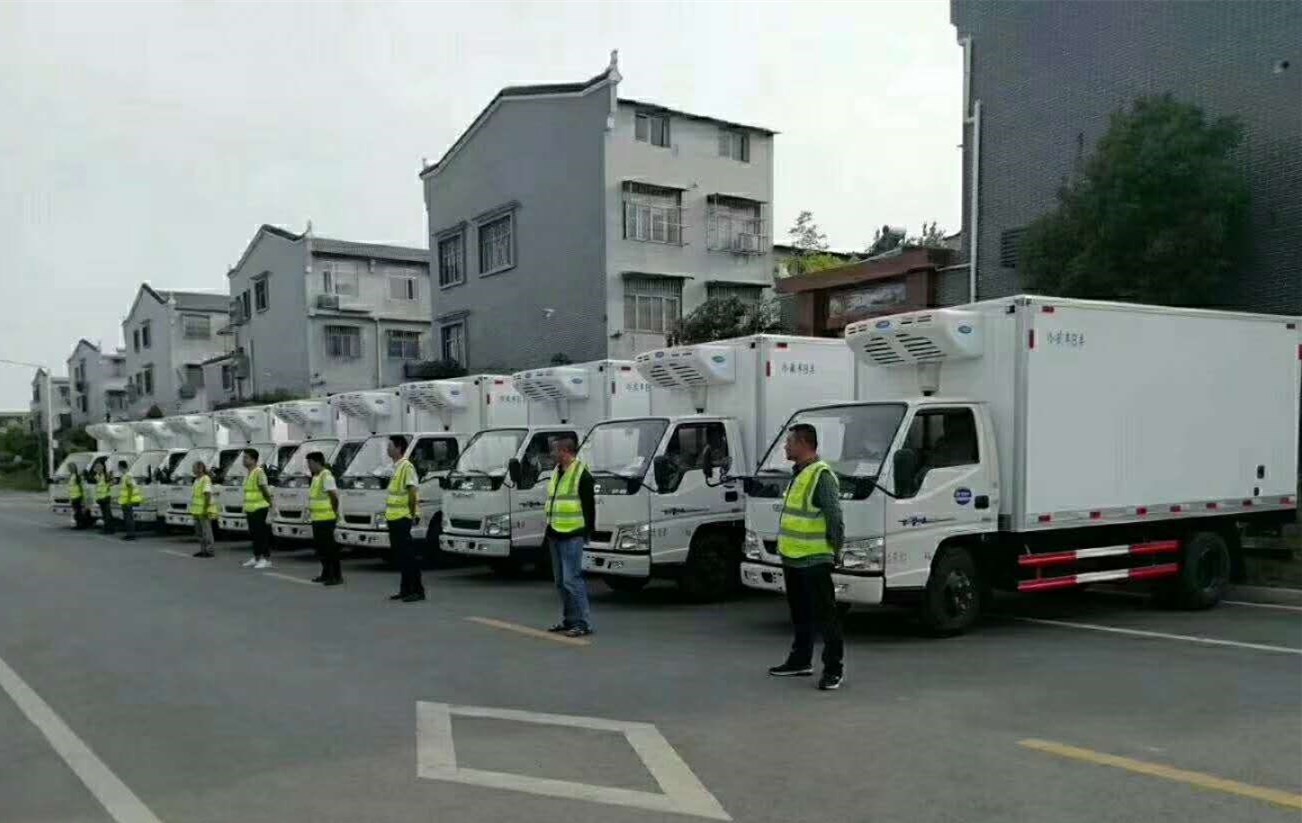 10臺江鈴順達冷藏車發往新疆喀什