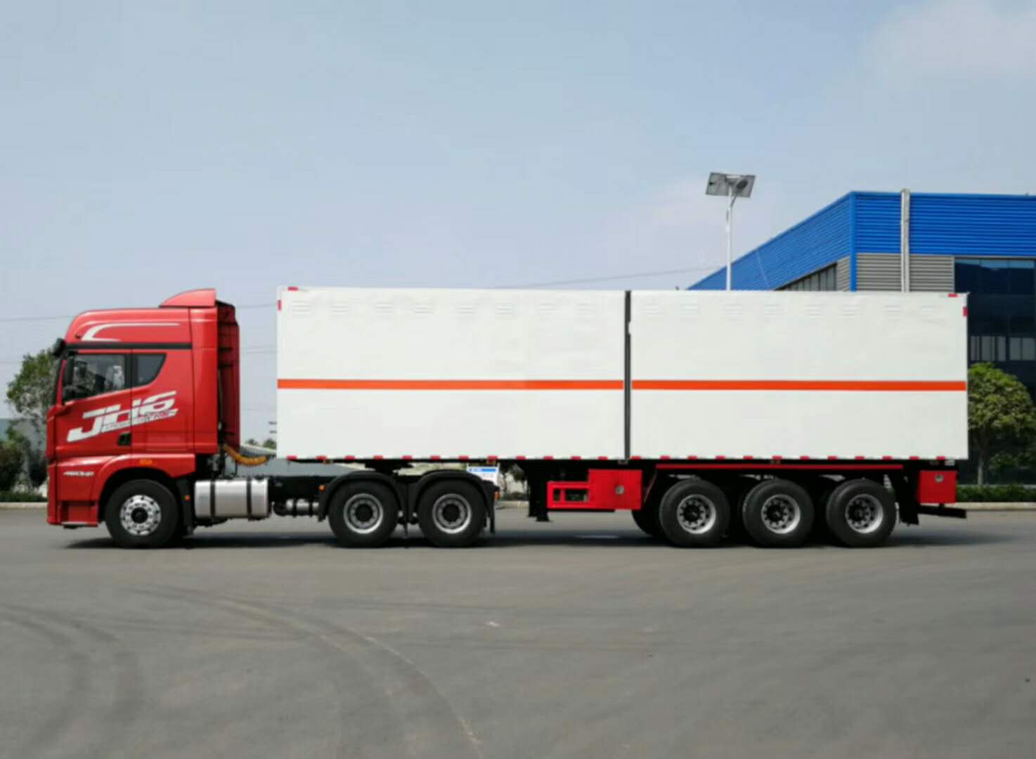 半掛雜項危險品車現車出售