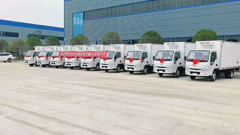 湖北醫藥公司批量訂購躍進小福星冷藏車