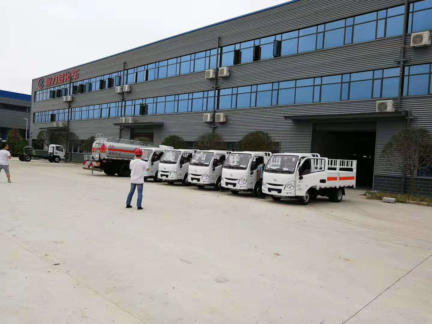 河北高總訂購五臺躍進柴油氣瓶運輸車發車