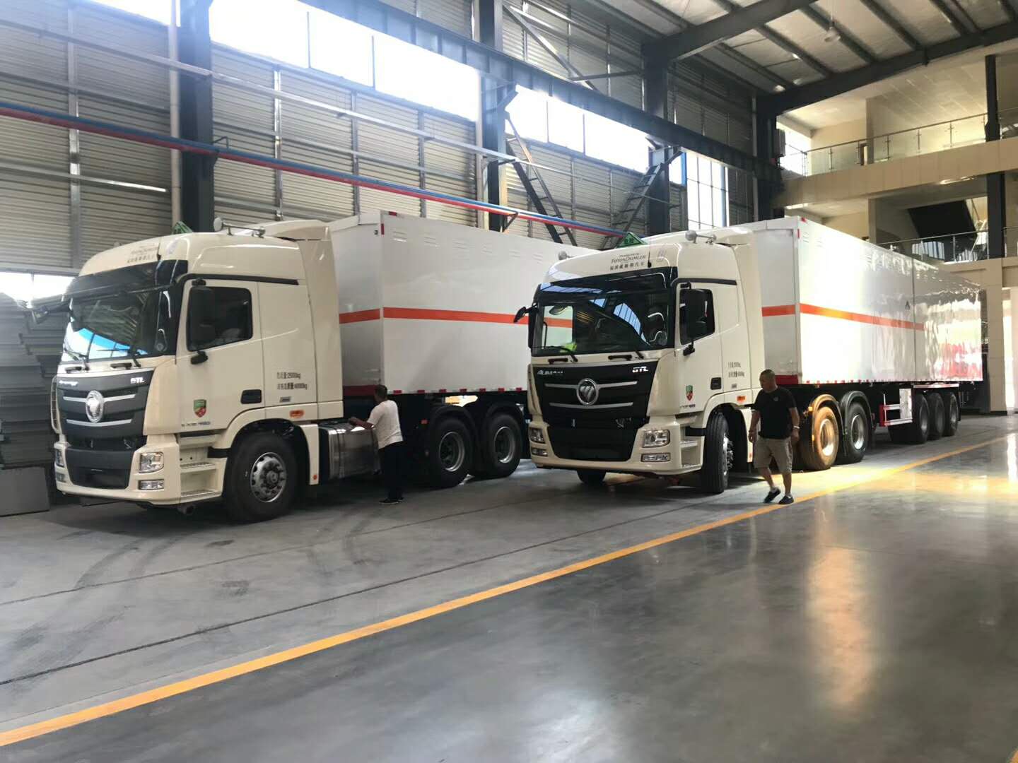 山西某單位領導訂購的12.6米雜項半掛順利交付