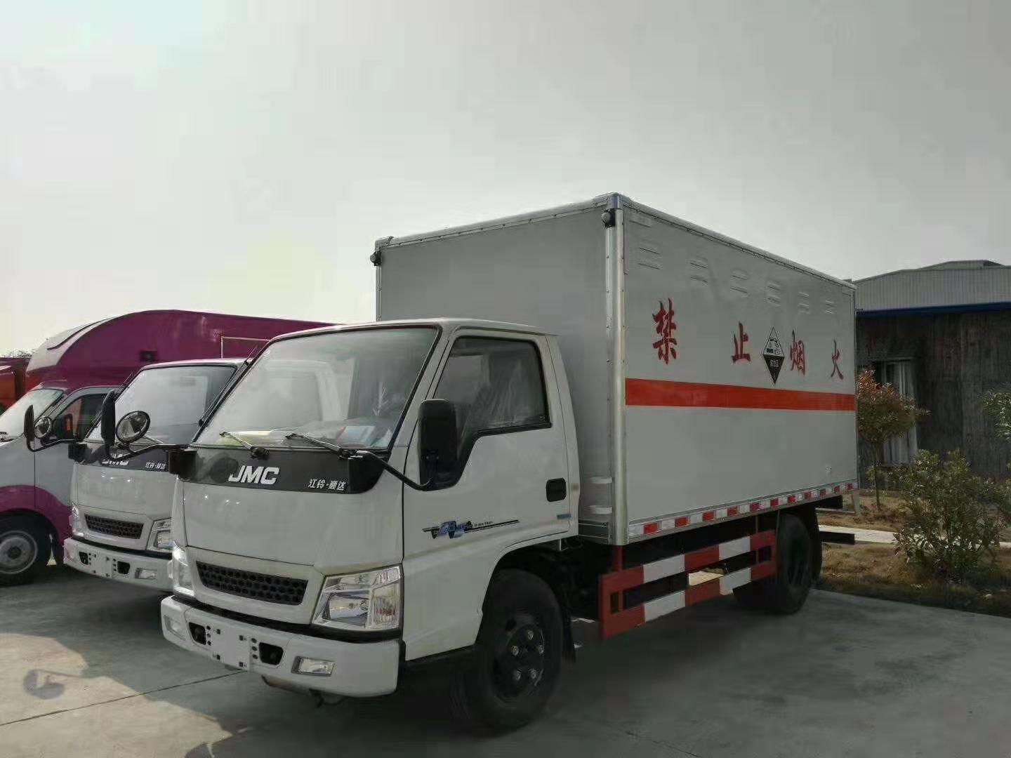 程力專汽為您詮釋解放虎V與江鈴藍牌危貨車區別