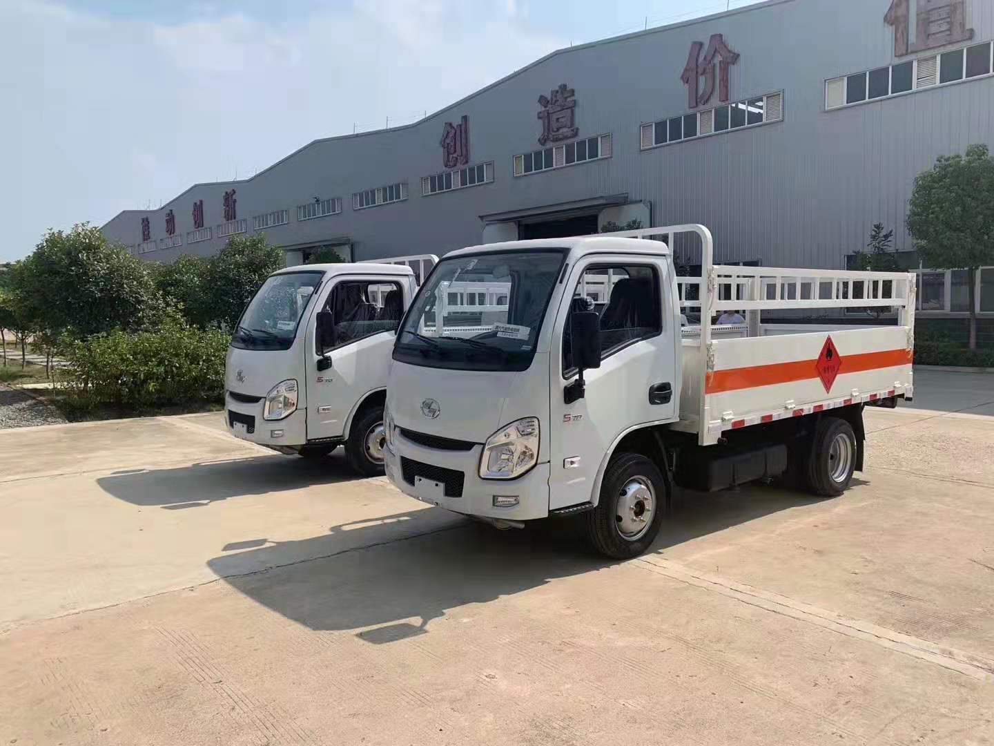 陜西劉總2臺躍進國六躍進藍牌氣瓶運輸車發車