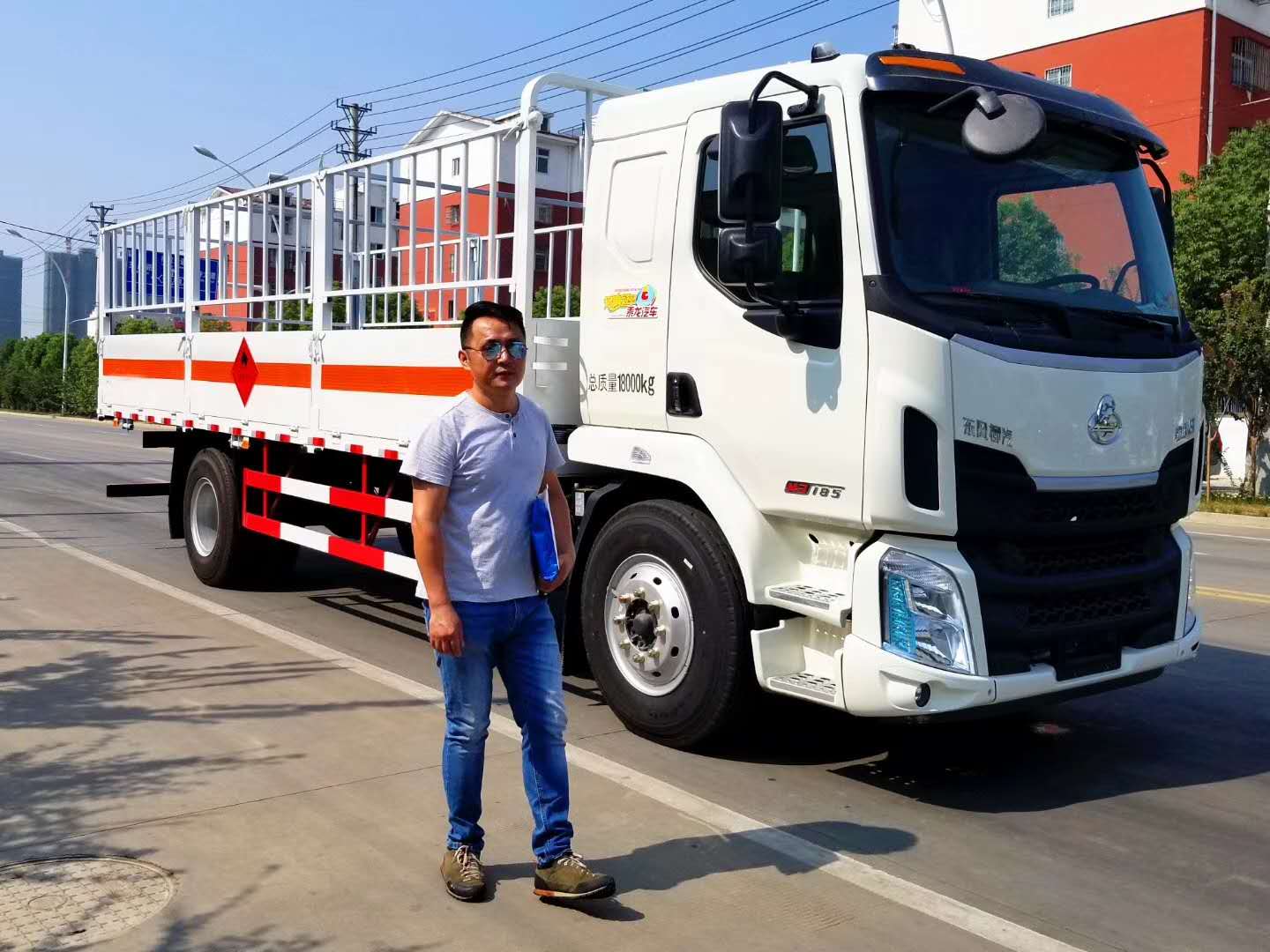 山西單總訂購的東風6.8米柳汽乘龍氣瓶運輸車發車