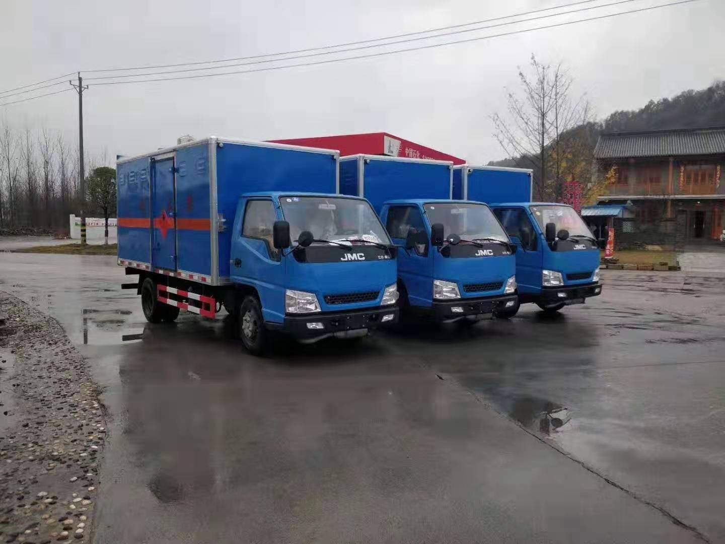 天津張總訂購(gòu)三臺(tái)江鈴順達(dá)易燃?xì)怏w廂式運(yùn)輸車(chē)發(fā)車(chē)