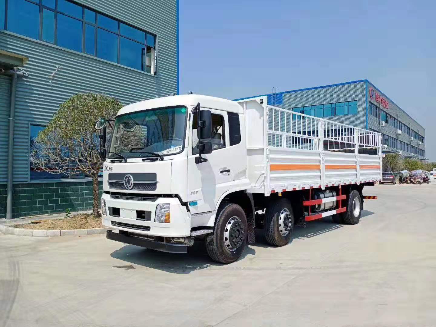 遼寧尚總訂購(gòu)的東風(fēng)天錦6X2氣瓶專(zhuān)用運(yùn)輸車(chē)發(fā)車(chē)