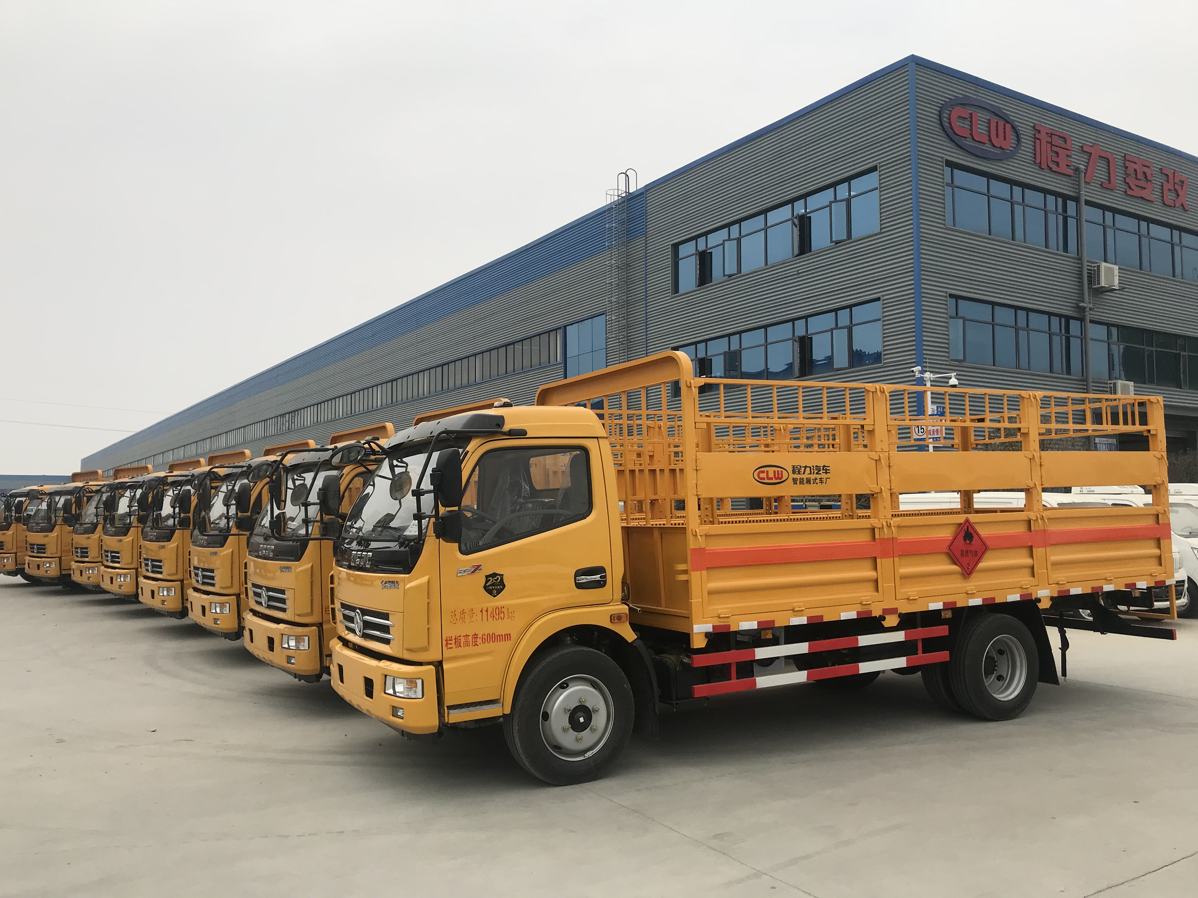 四川王總9臺5.1米東風大多利卡氣瓶運輸車發車