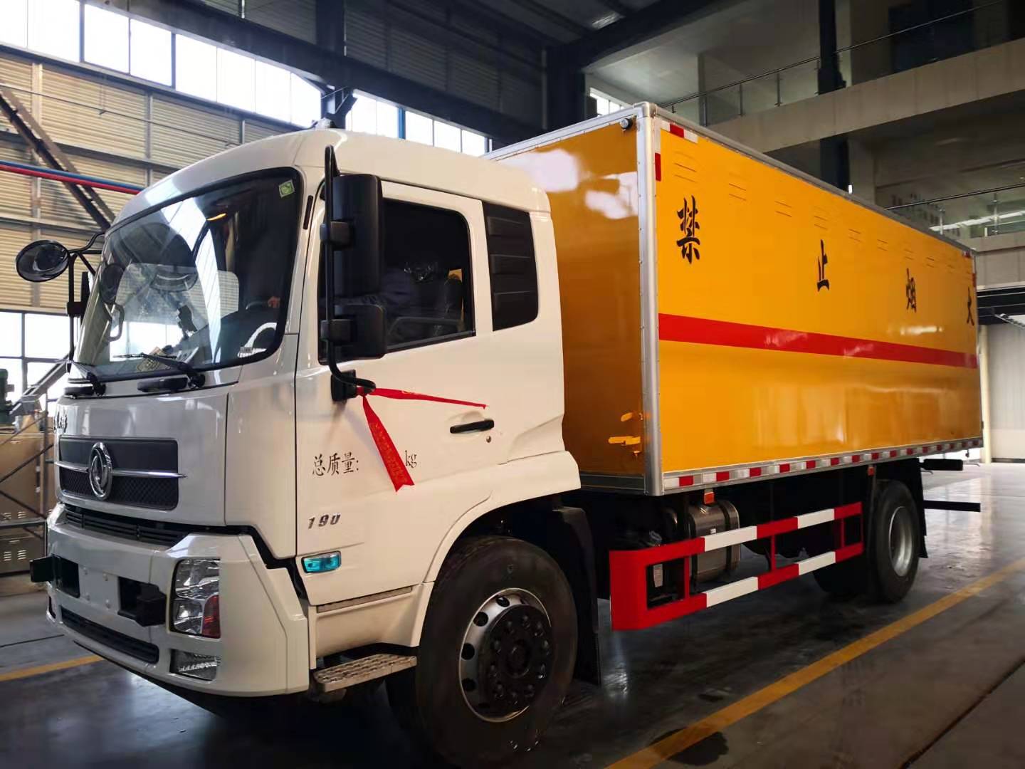 雨霧天氣危險品車高速路段路況情況