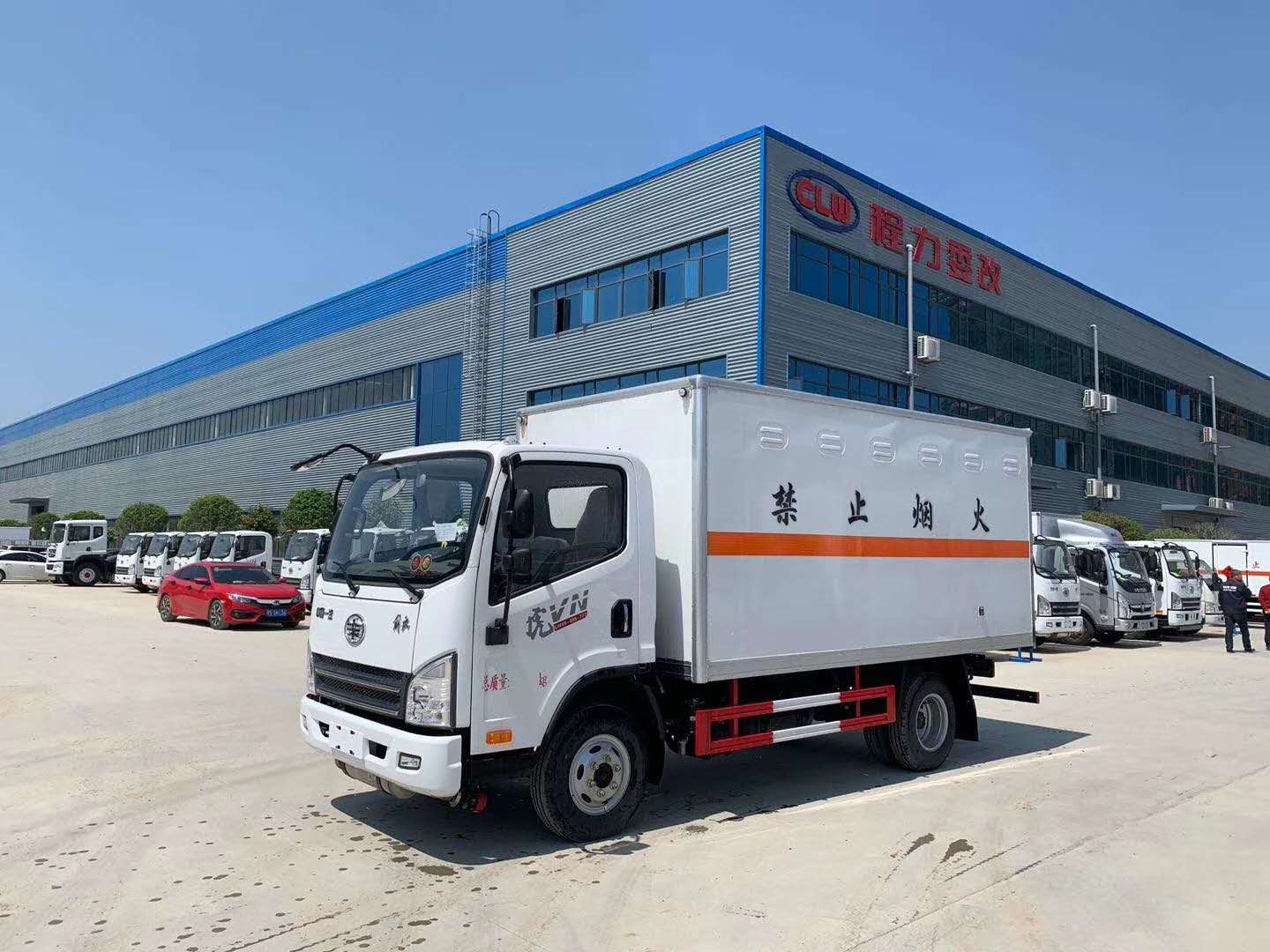 五一假期來臨，危險品車高速公路限行要了解