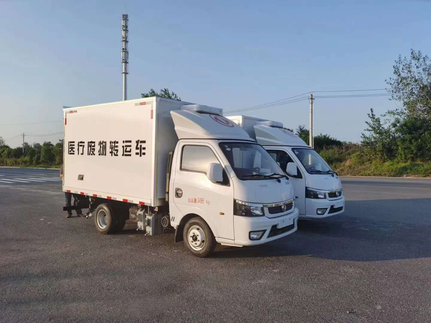 西安李總批量采購兩臺東風途逸醫療廢物轉運車