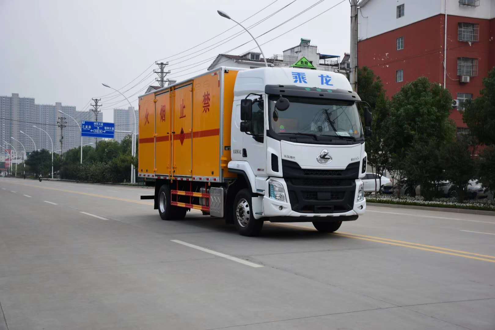 東風柳汽國六易燃液體廂式運輸車詳細配置介紹