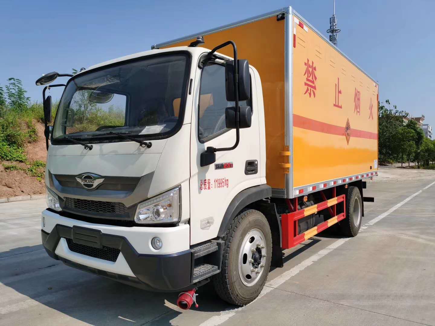福田瑞沃ES寬體危險(xiǎn)品車