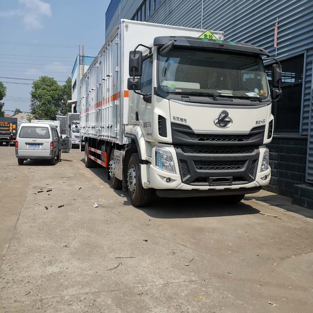 東風(fēng)柳汽三軸新規(guī)廂式危險(xiǎn)品車