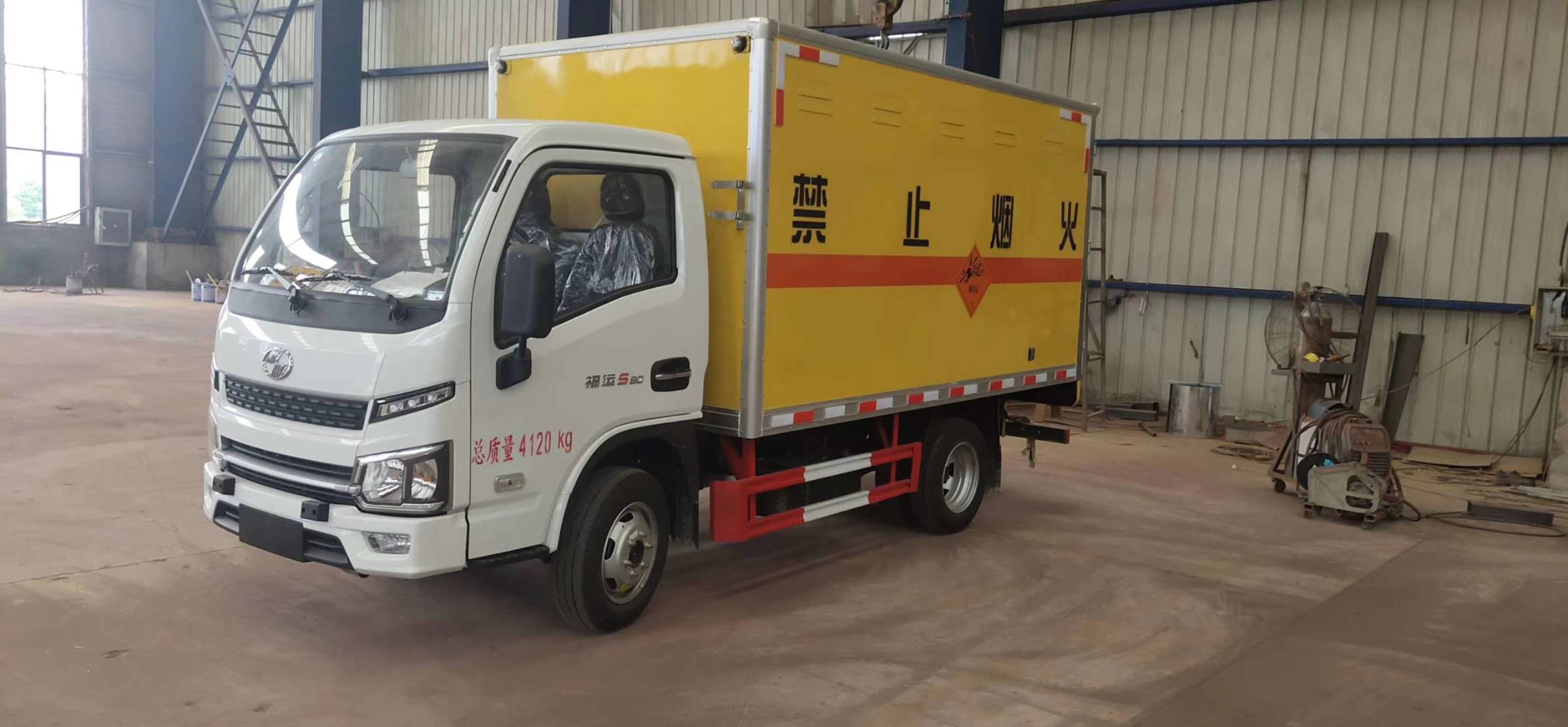 躍進(jìn)S80帶隔艙國(guó)六防爆車