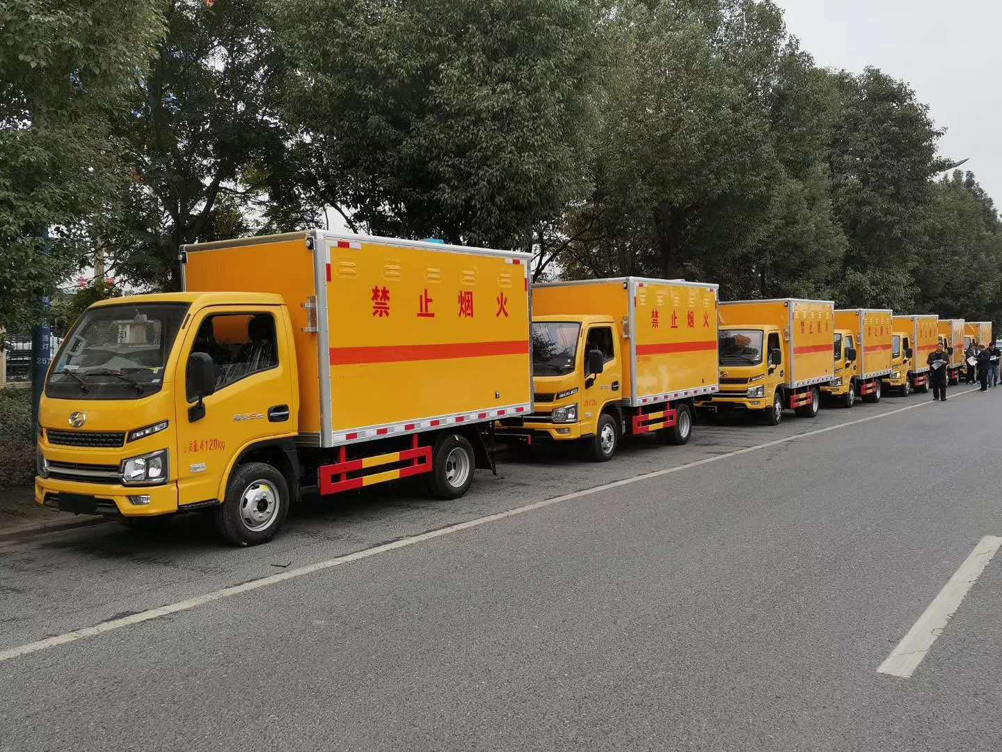 河北保定李總在我司批量訂購八臺(tái)躍進(jìn)S80柴油危險(xiǎn)品車