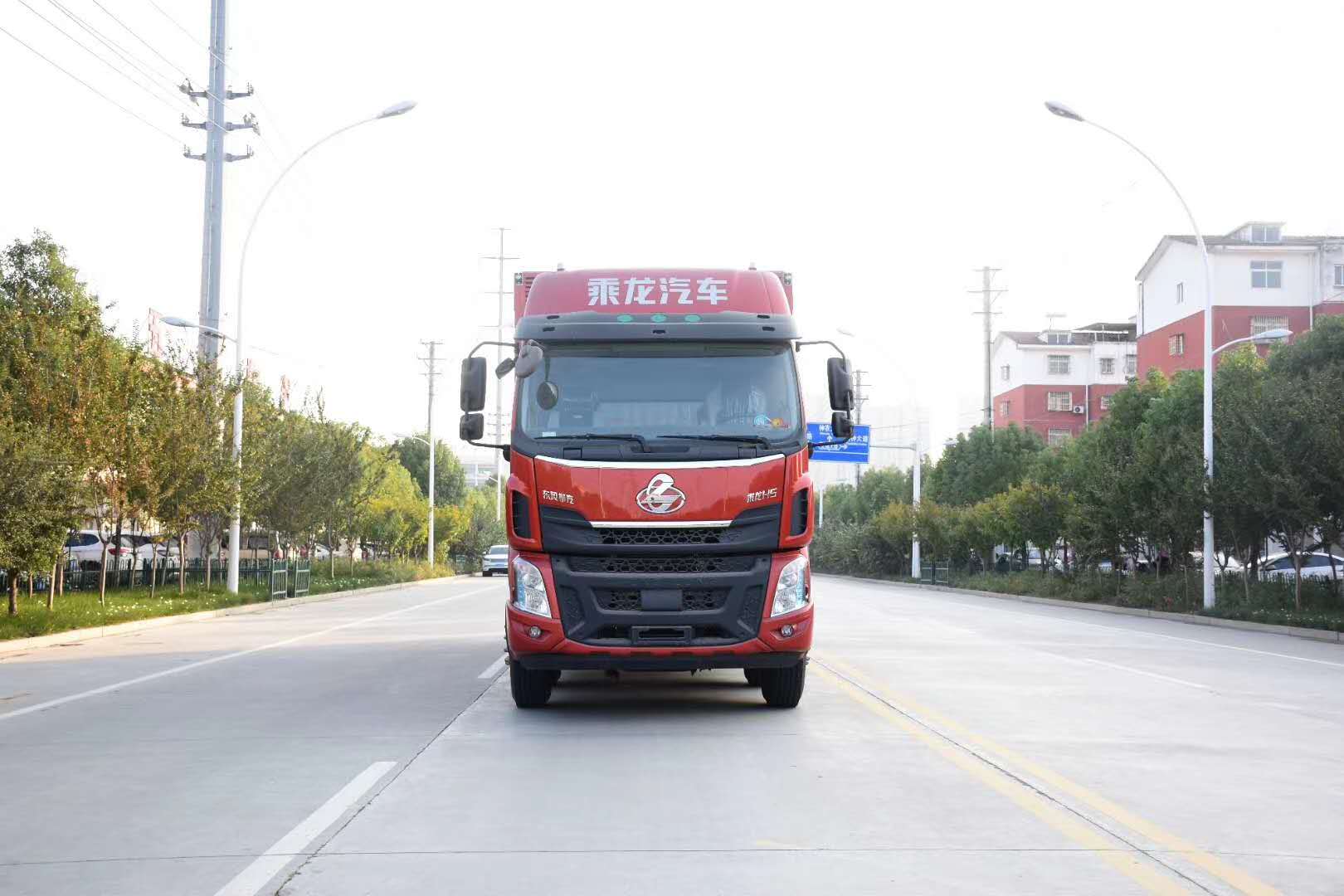 柳汽四軸瓦楞板危險品廂式運輸車