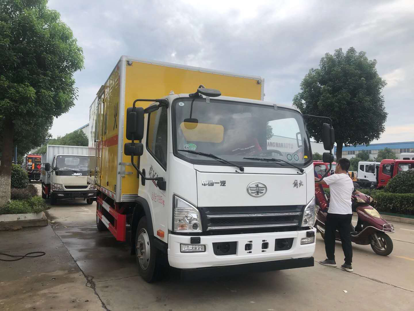 解放5.15米國六雜項危險品車