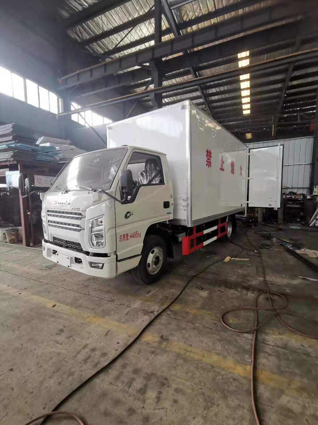 江鈴國六危險(xiǎn)品車詳細(xì)配置介紹