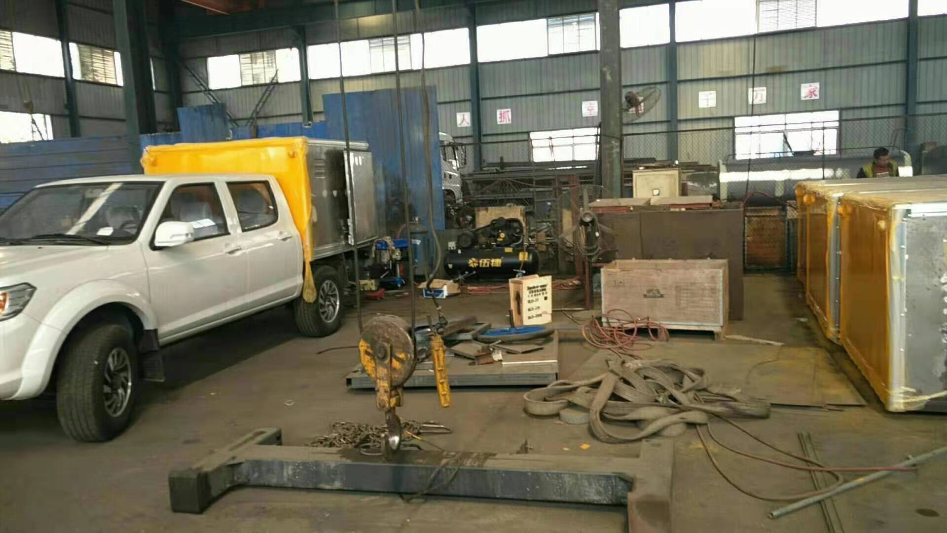 東風(fēng)日產(chǎn)雙排定制型防爆車