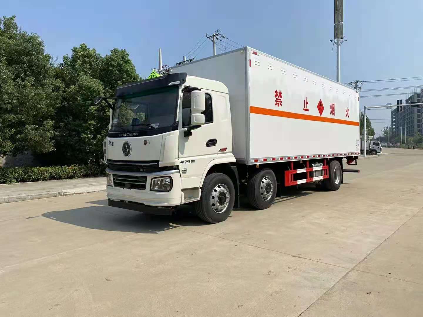 陜汽軒德小三軸國六危險品車詳細配置介紹