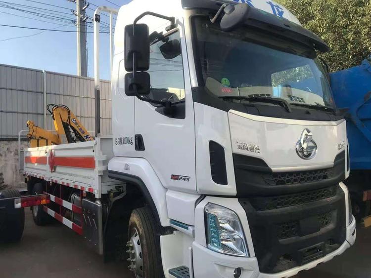 柳汽帶吊國六氣瓶車