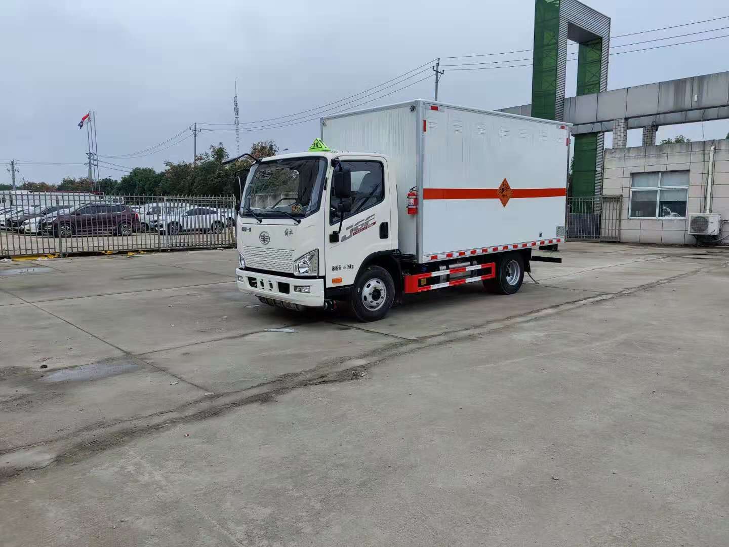 解放國六藍牌危險品車