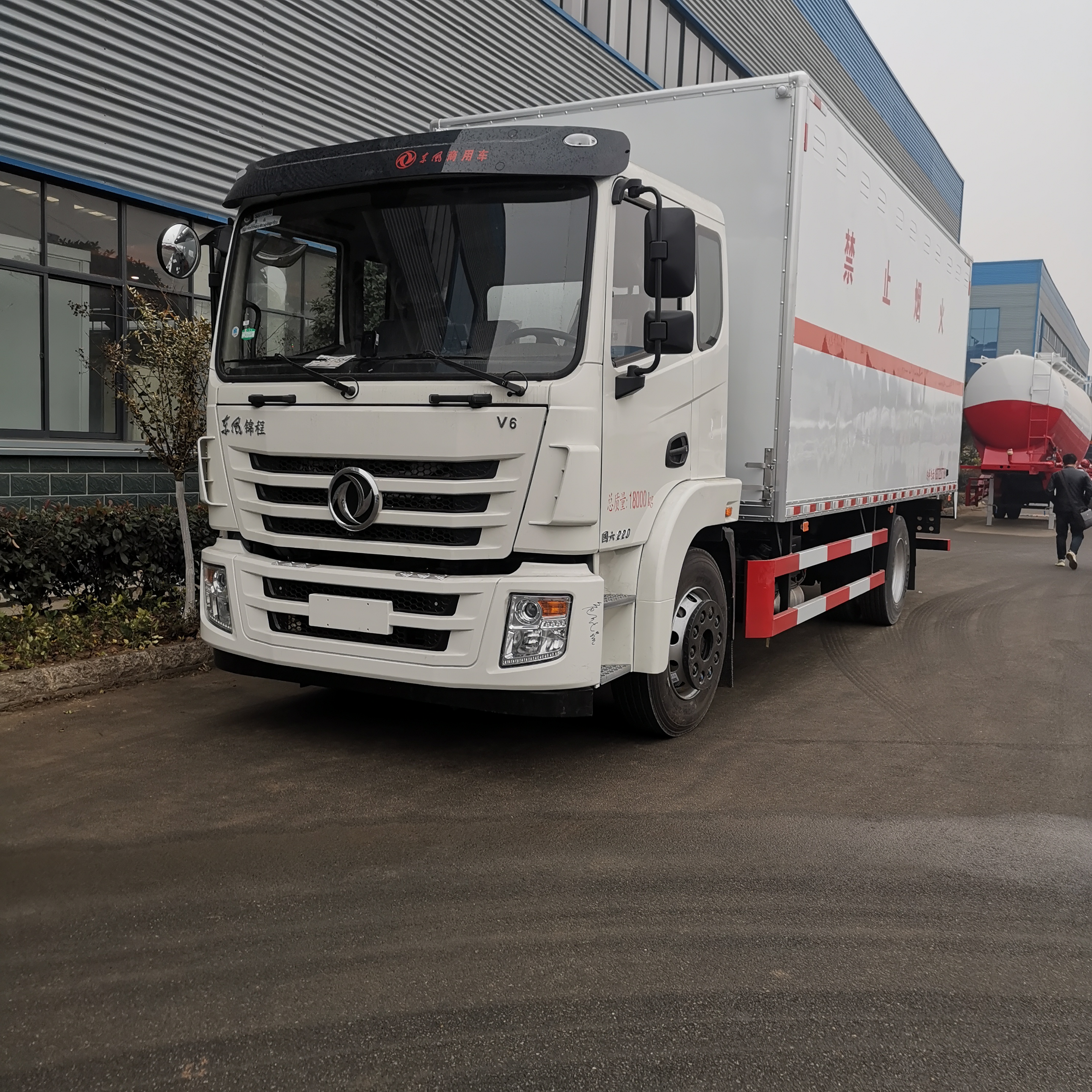 東風錦程國六6米8危險品車