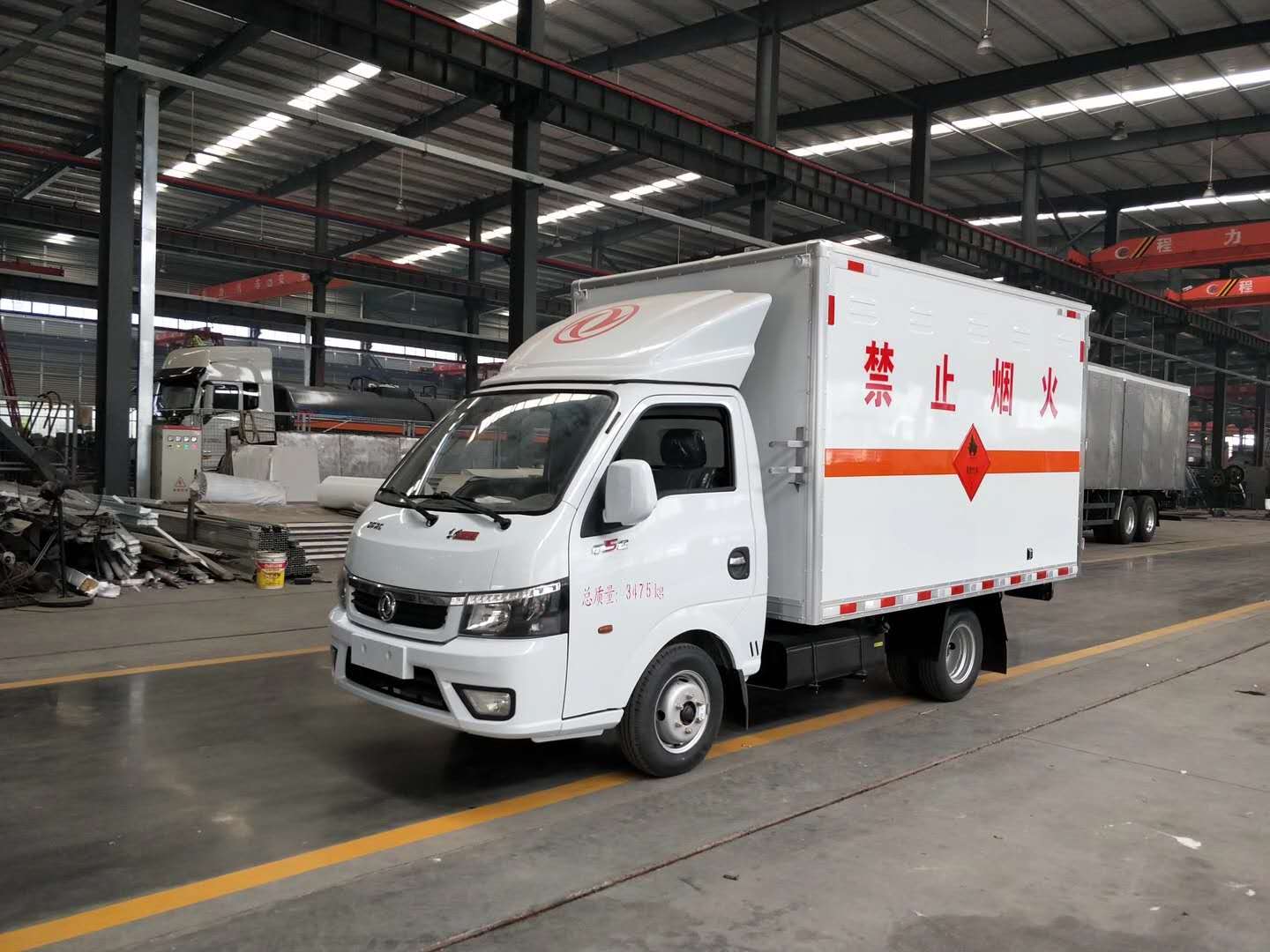 東風途逸國六危險品車送車到家