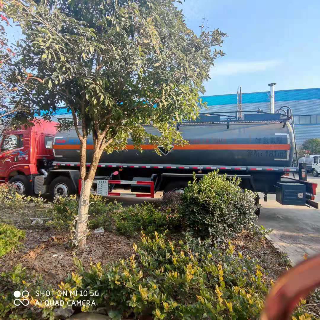 解放前四后六腐蝕品罐式運輸車