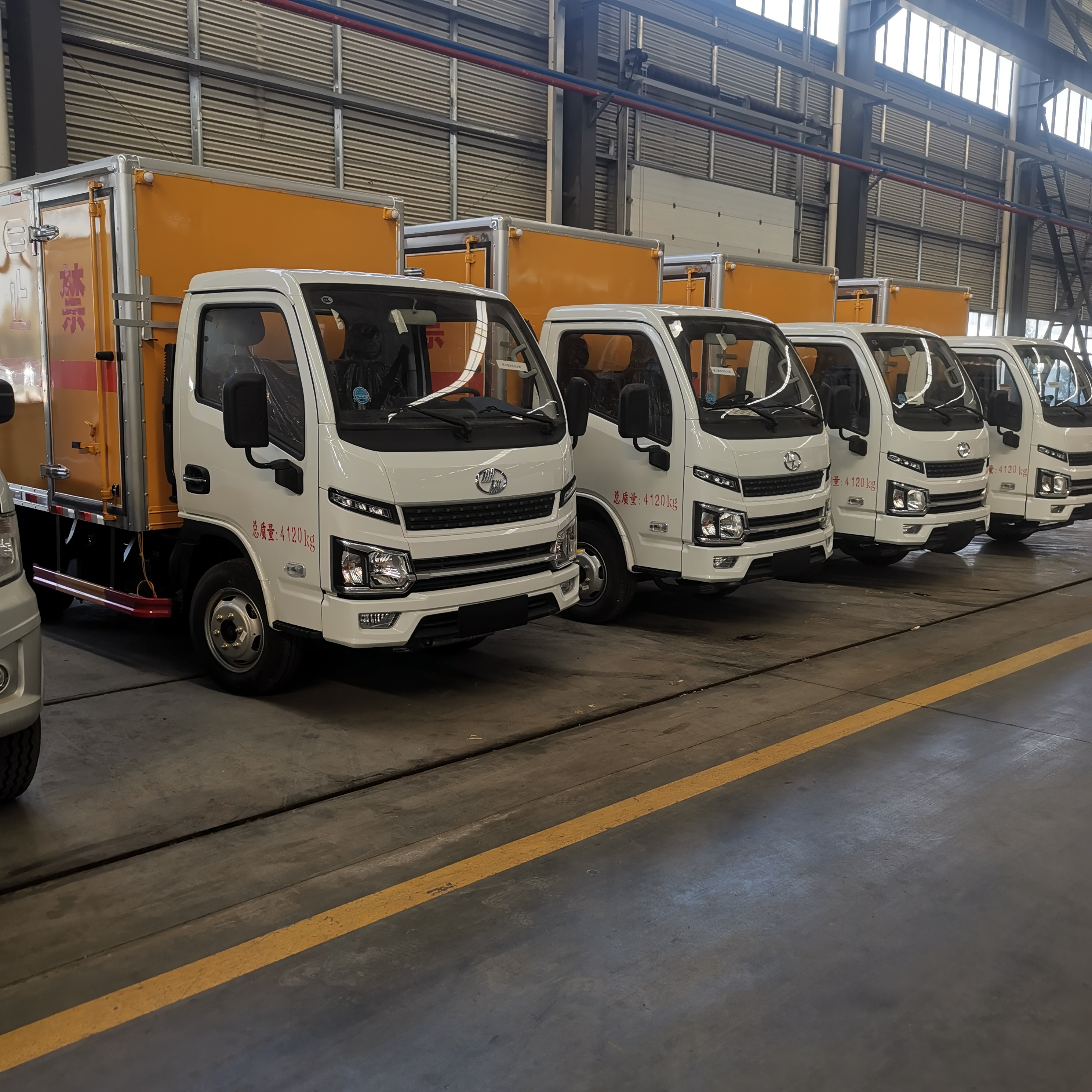 四臺S80躍進柴油防爆車下線