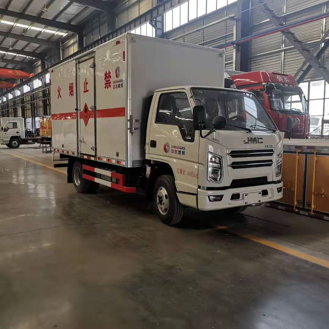 中燃公司在我司定制江鈴國六危險品車