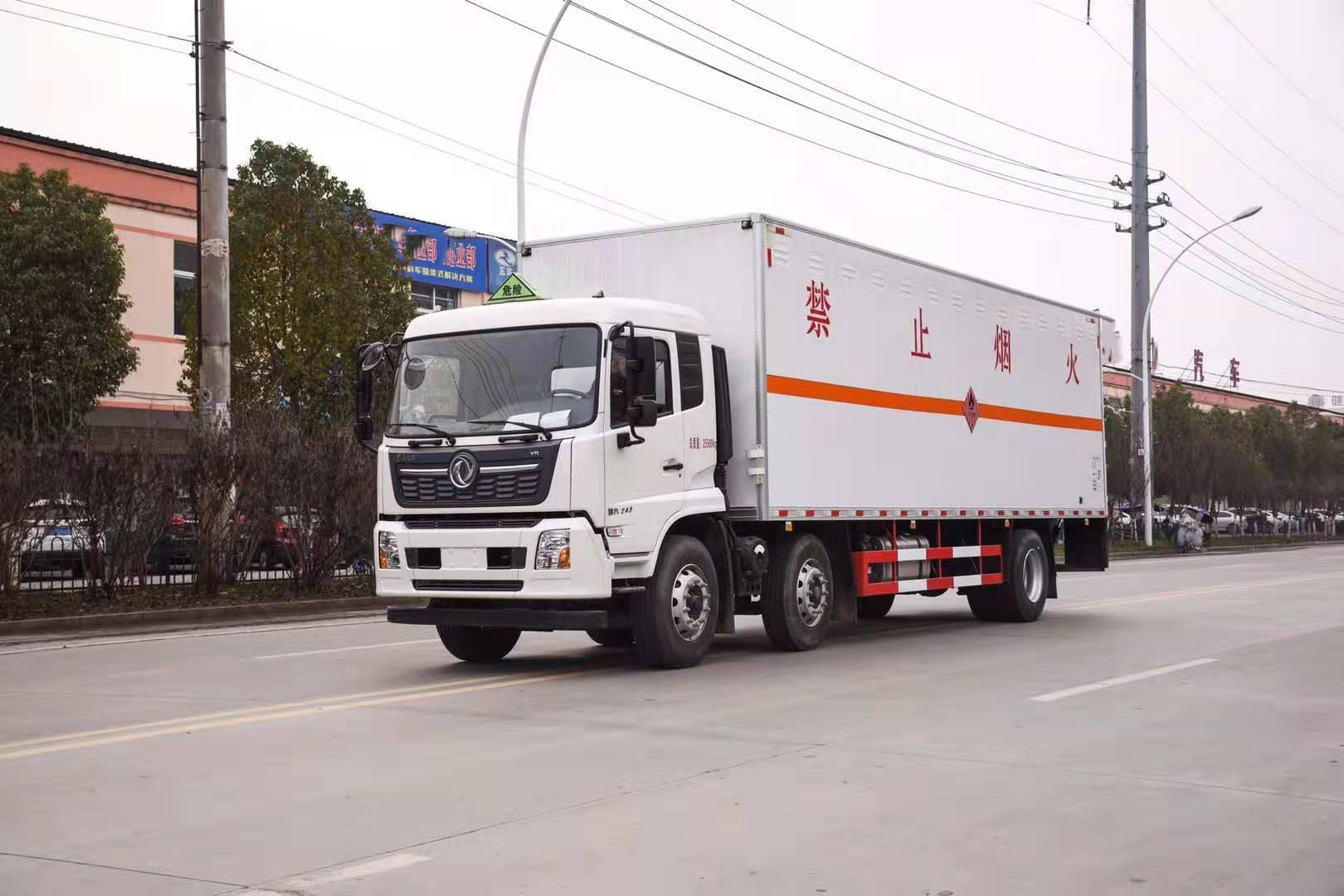 天錦三軸國六帶液壓尾板危險品車