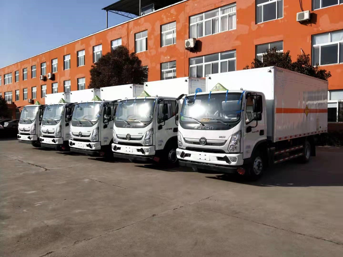 江西李總訂購五臺福田奧鈴危險品車