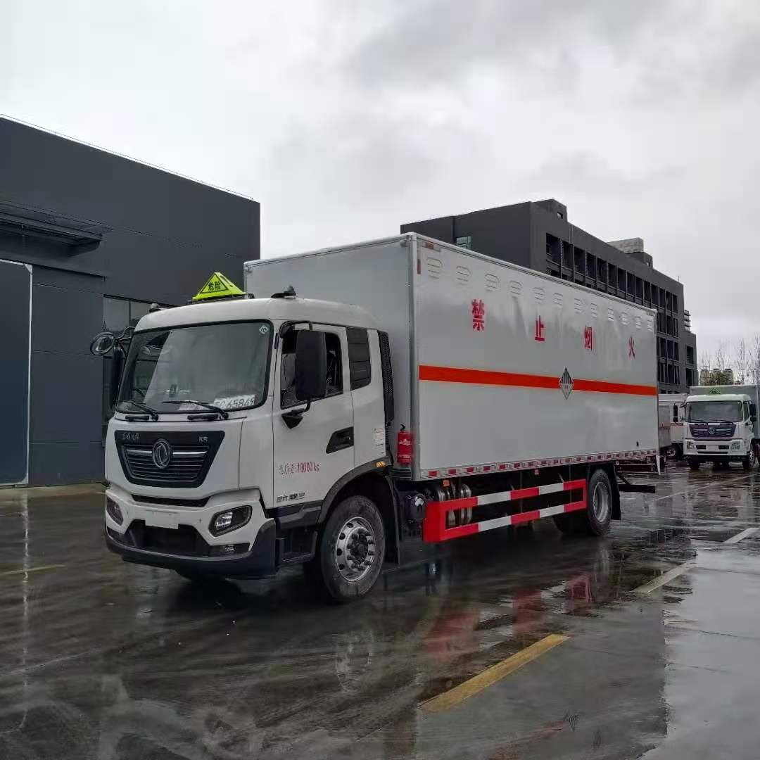 6米8東風(fēng)天錦KR國(guó)六民爆器材車