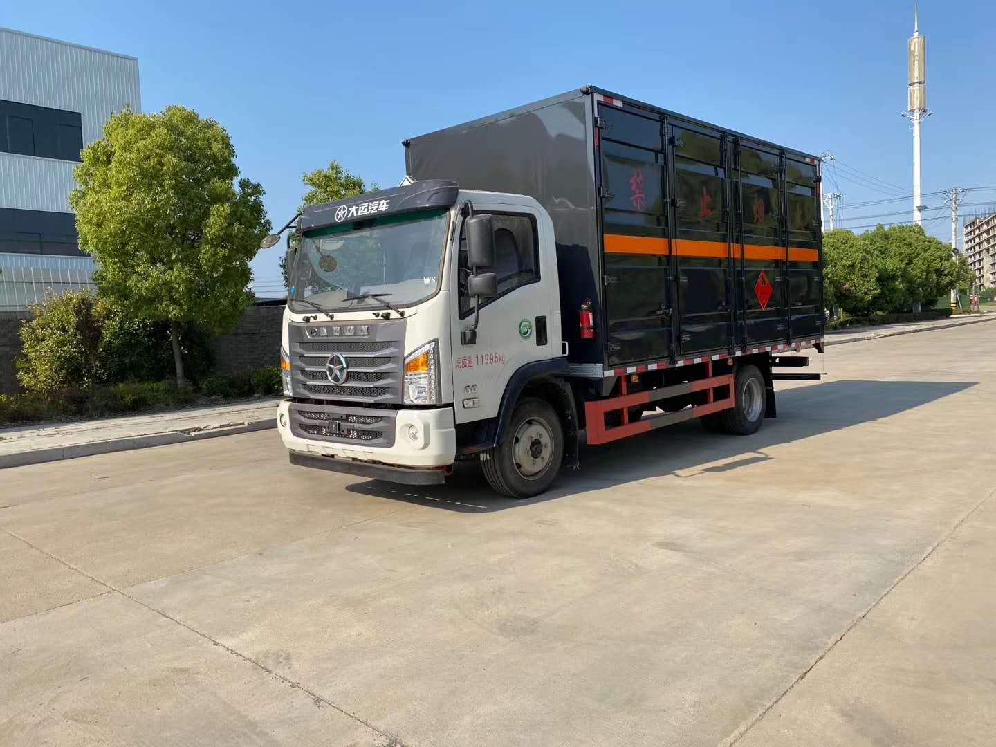 大運國六易燃液體廂式運輸車