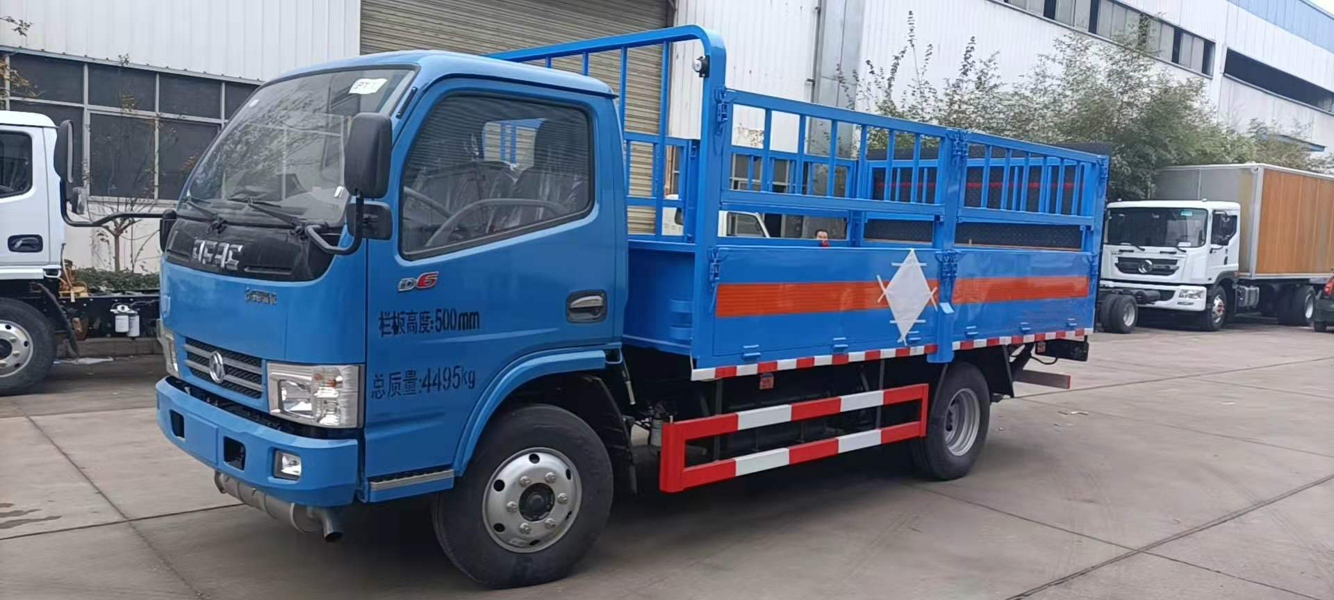 東風4米2黃牌帶液壓尾板氣瓶車