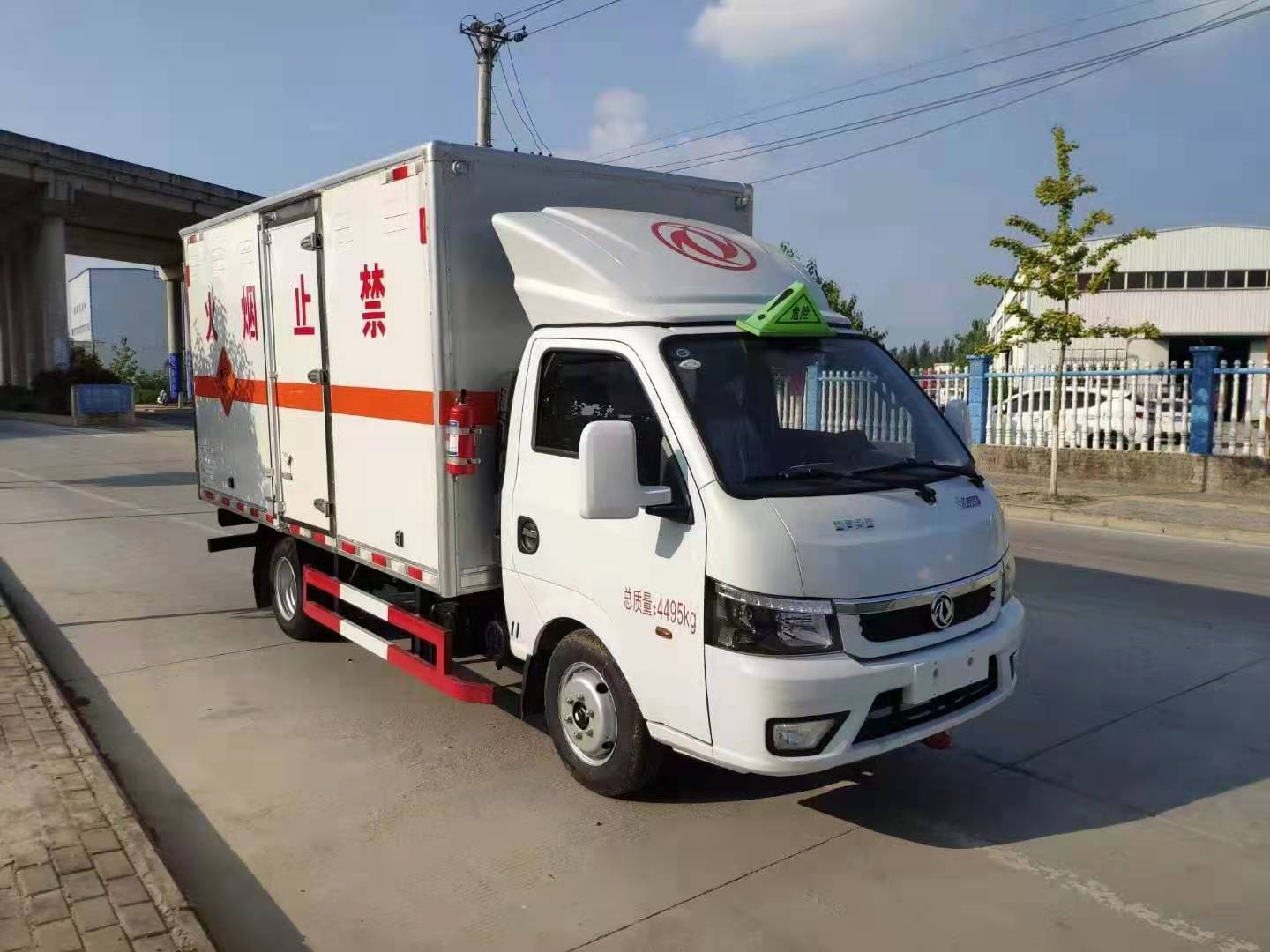 東風途逸柴油3米8國六危險品車