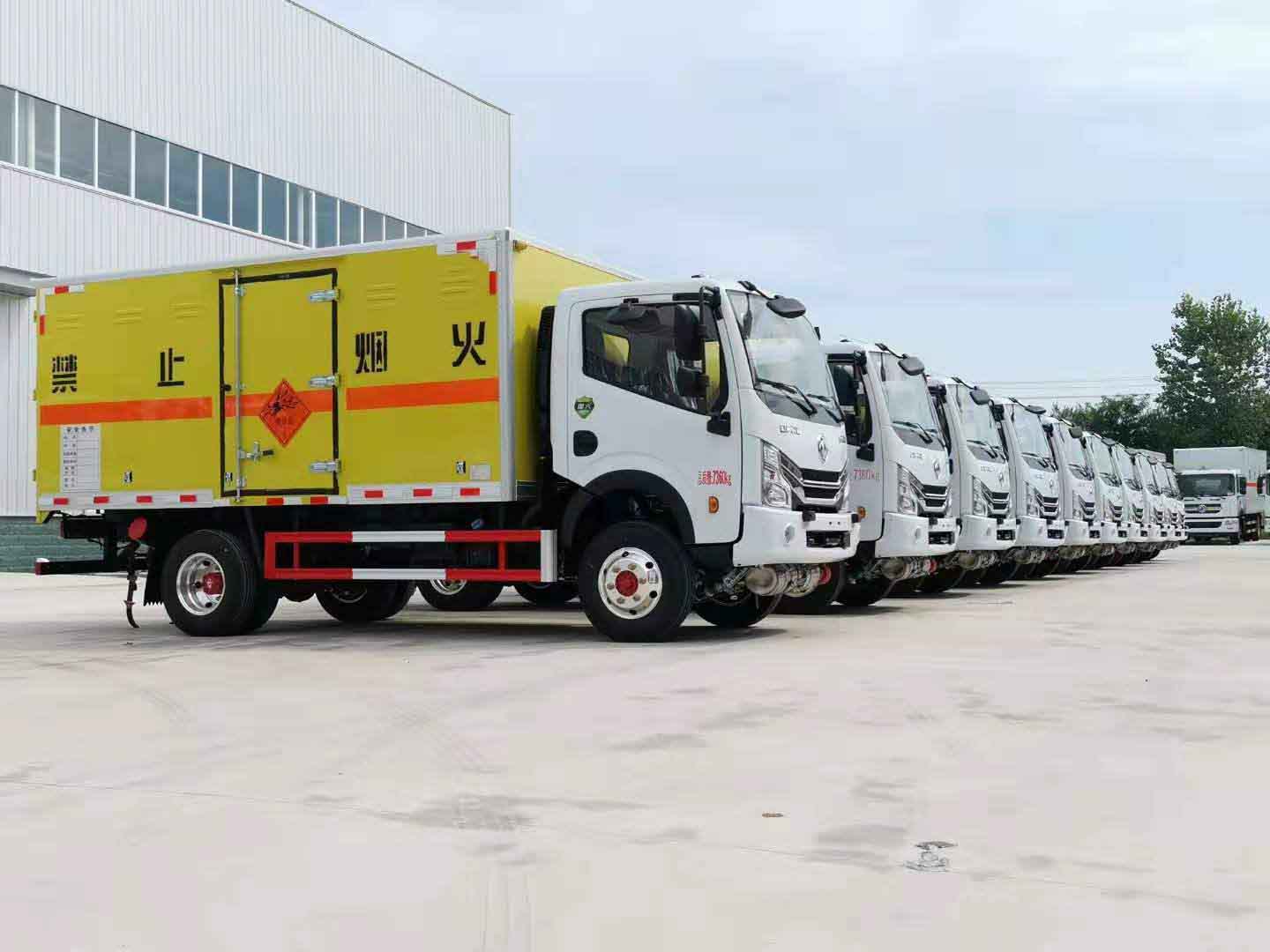 東風多利卡4米2爆破器材運輸車批量發車